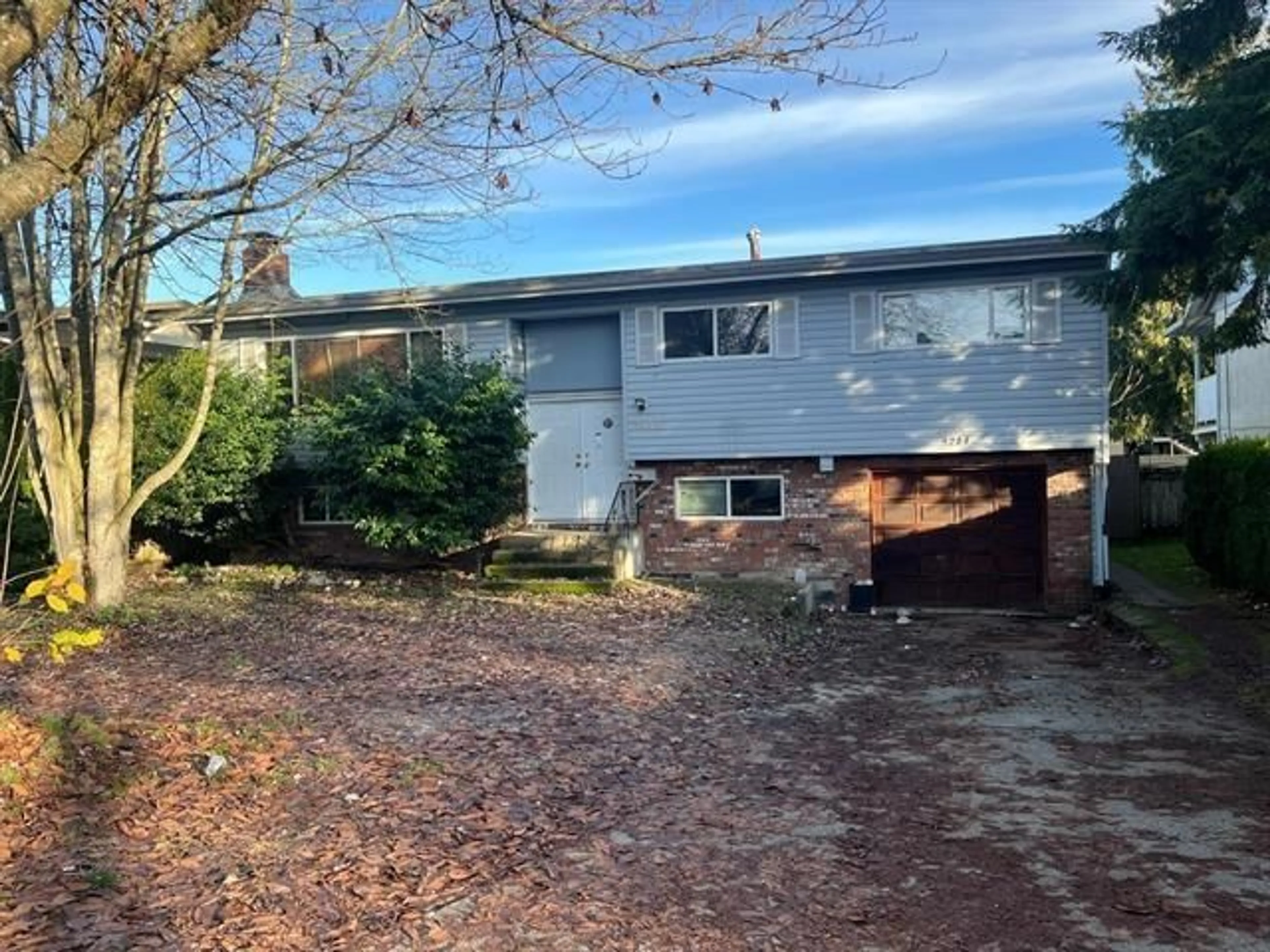 A pic from outside/outdoor area/front of a property/back of a property/a pic from drone, street for 9284 126A AVENUE, Surrey British Columbia V3V5G2