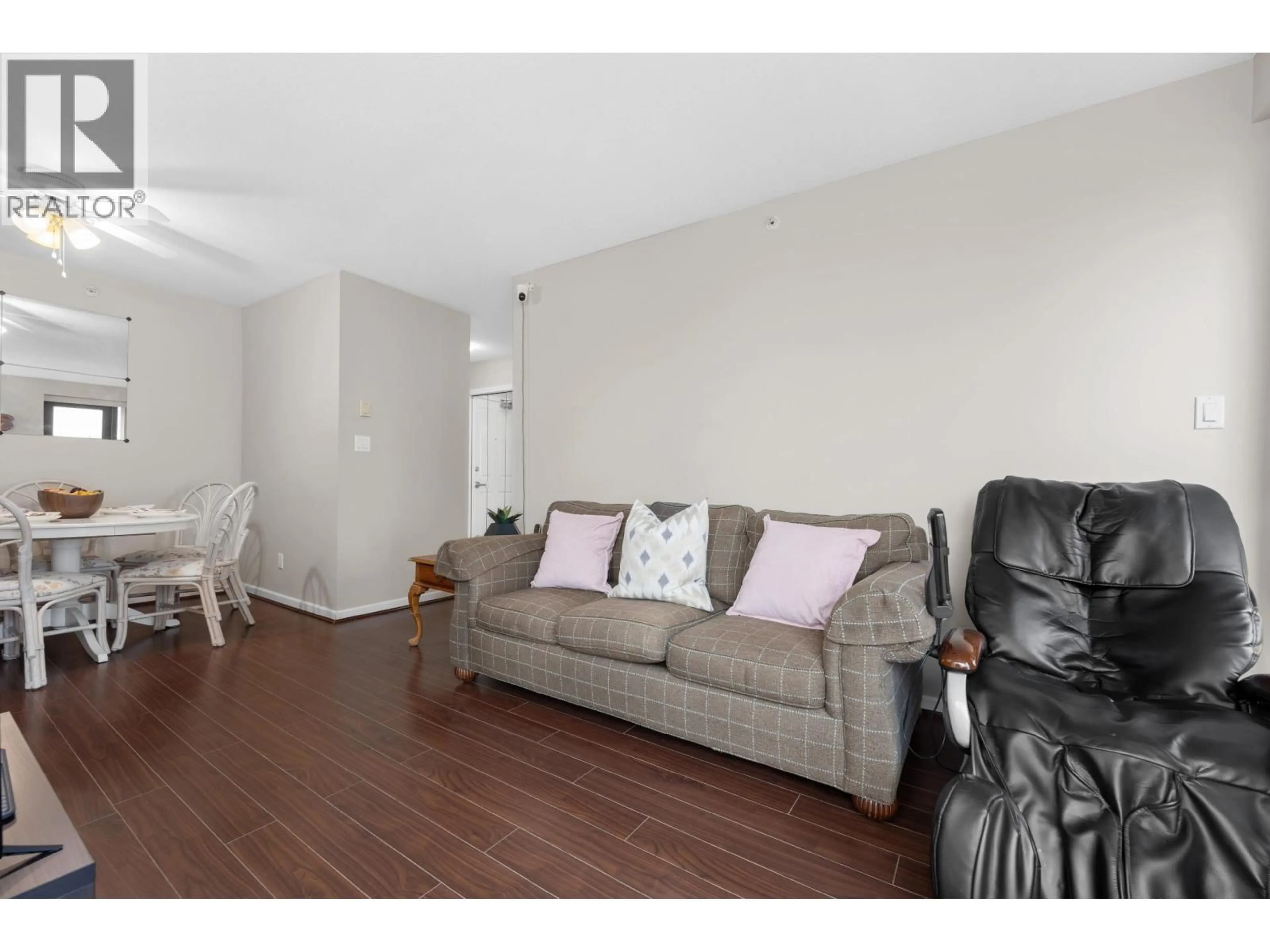 Living room with furniture, unknown for 803 - 5848 OLIVE AVENUE, Burnaby British Columbia V5H4V6