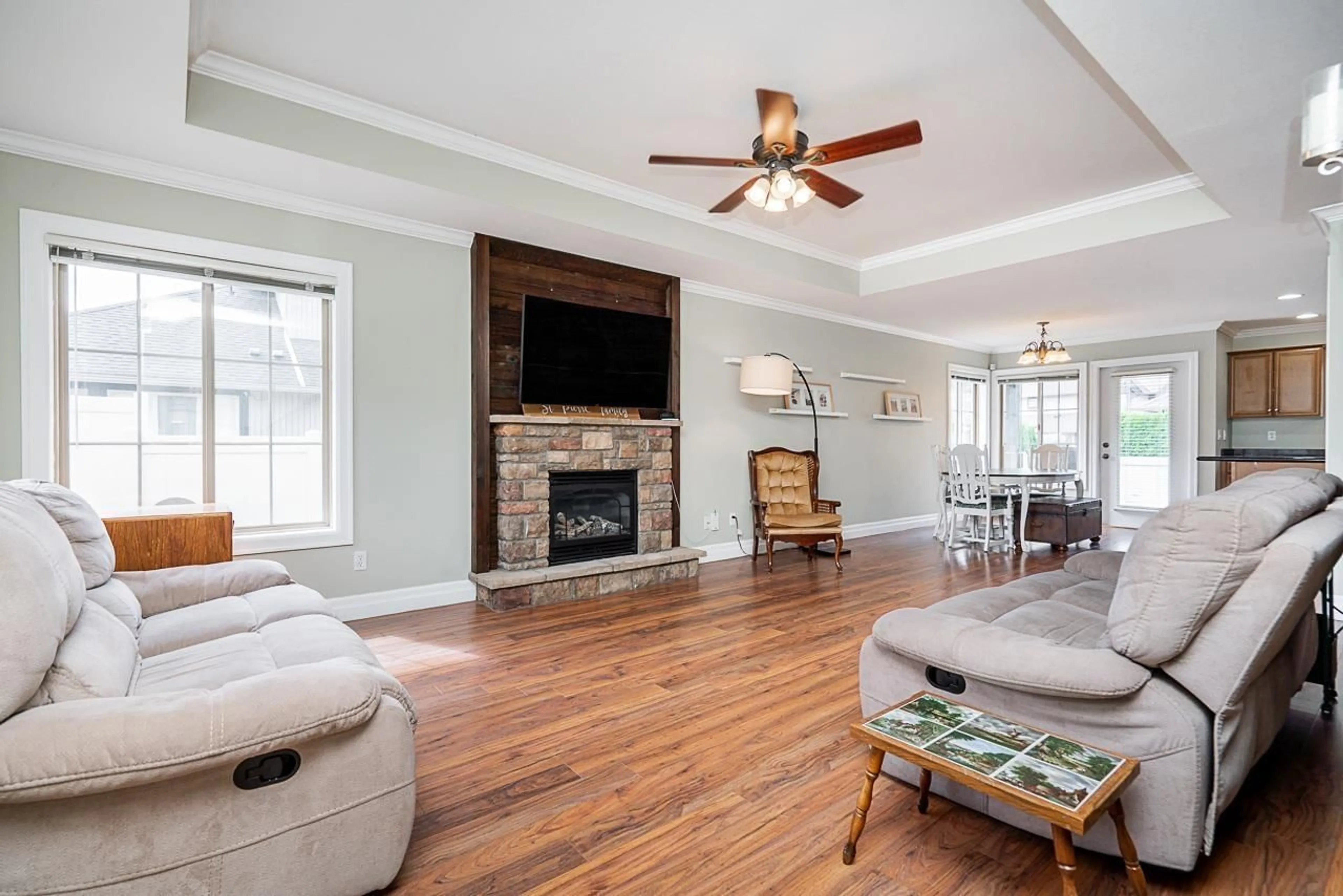 Living room with furniture, wood/laminate floor for 39 - 6450 BLACKWOOD LANE, Chilliwack British Columbia V2R5Z3