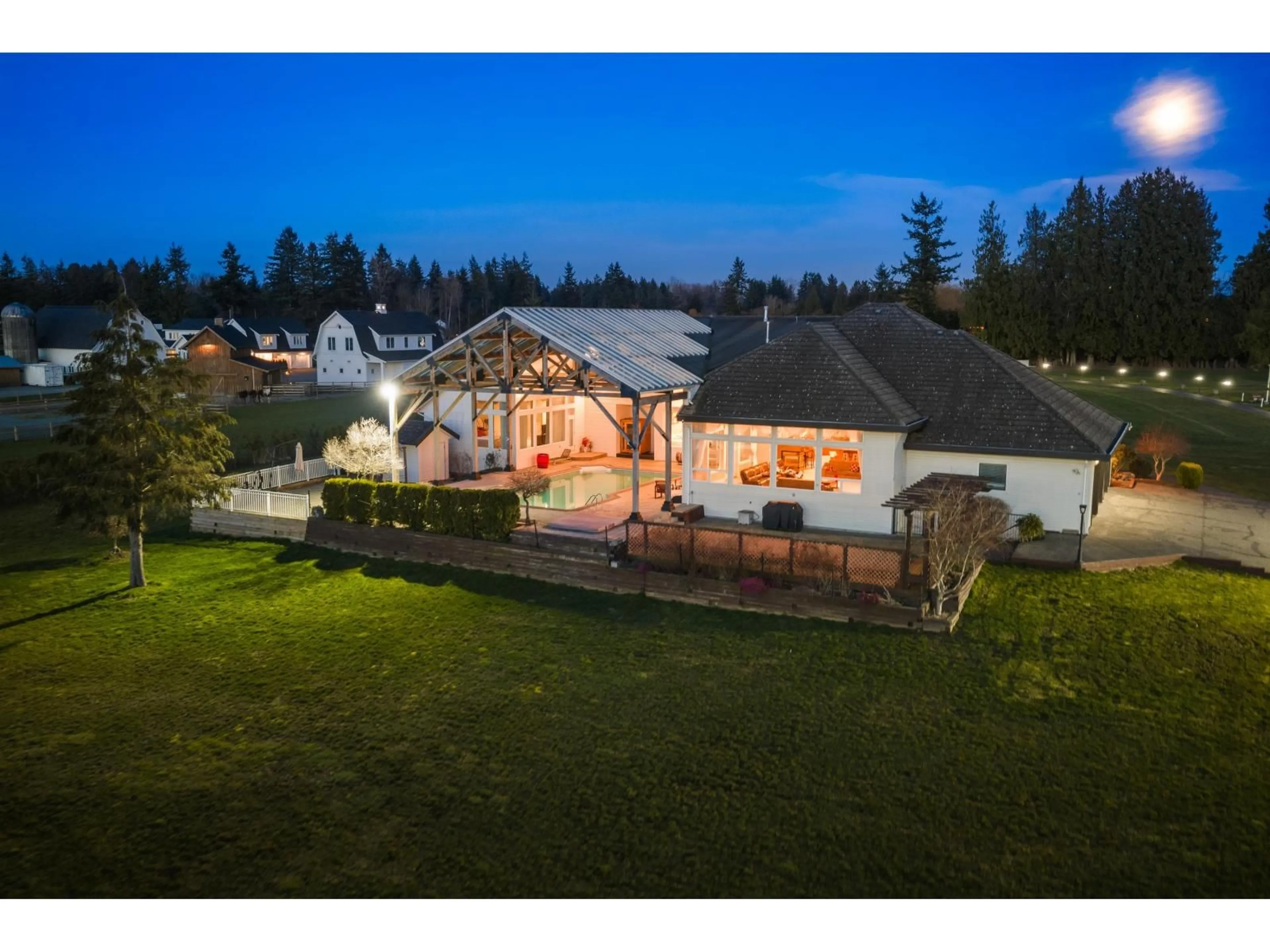 A pic from outside/outdoor area/front of a property/back of a property/a pic from drone, unknown for 667 248 STREET, Langley British Columbia V4W2C2