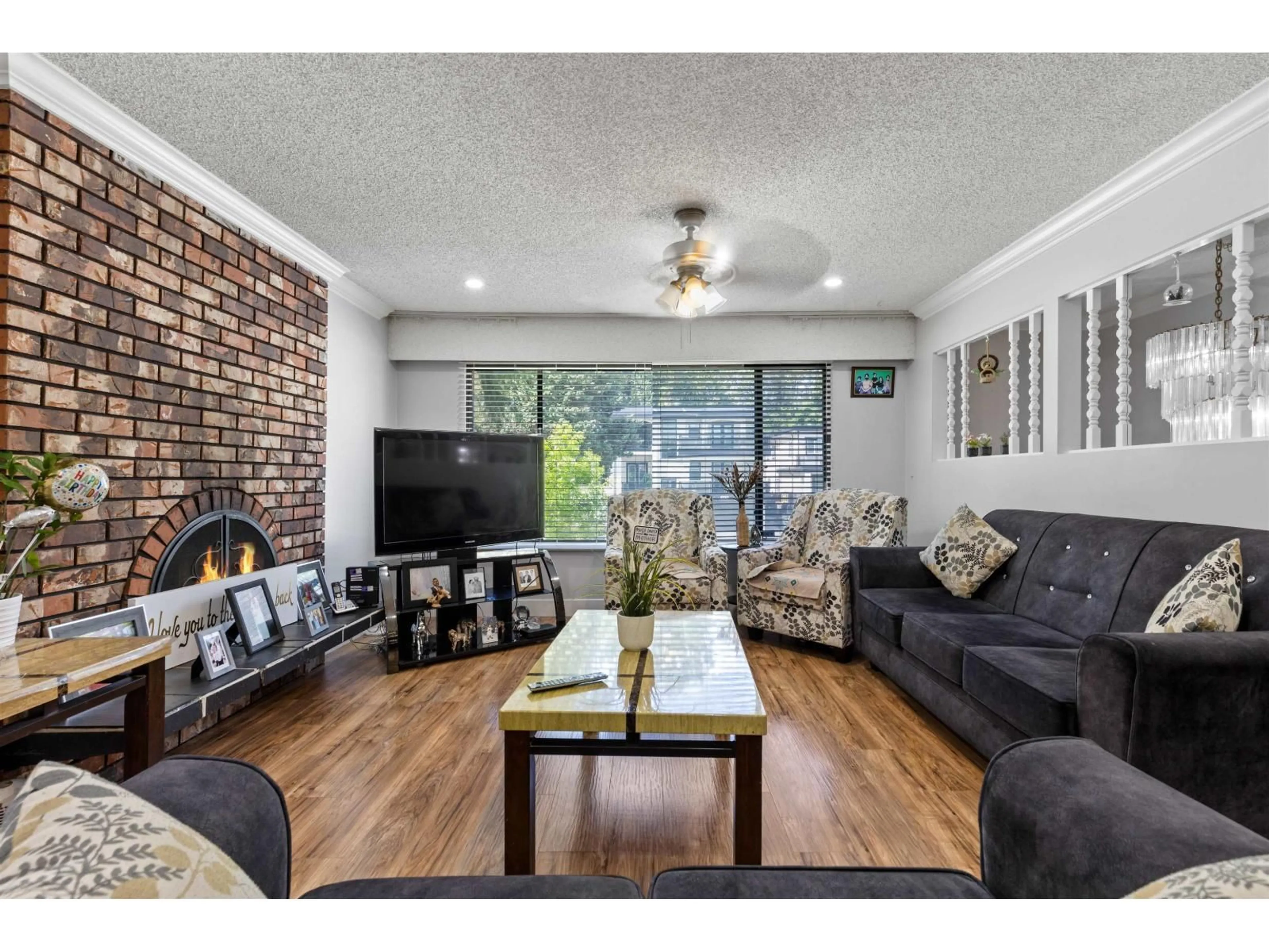 Living room with furniture, wood/laminate floor for 8864 URSUS CRESCENT, Surrey British Columbia V3V6L4