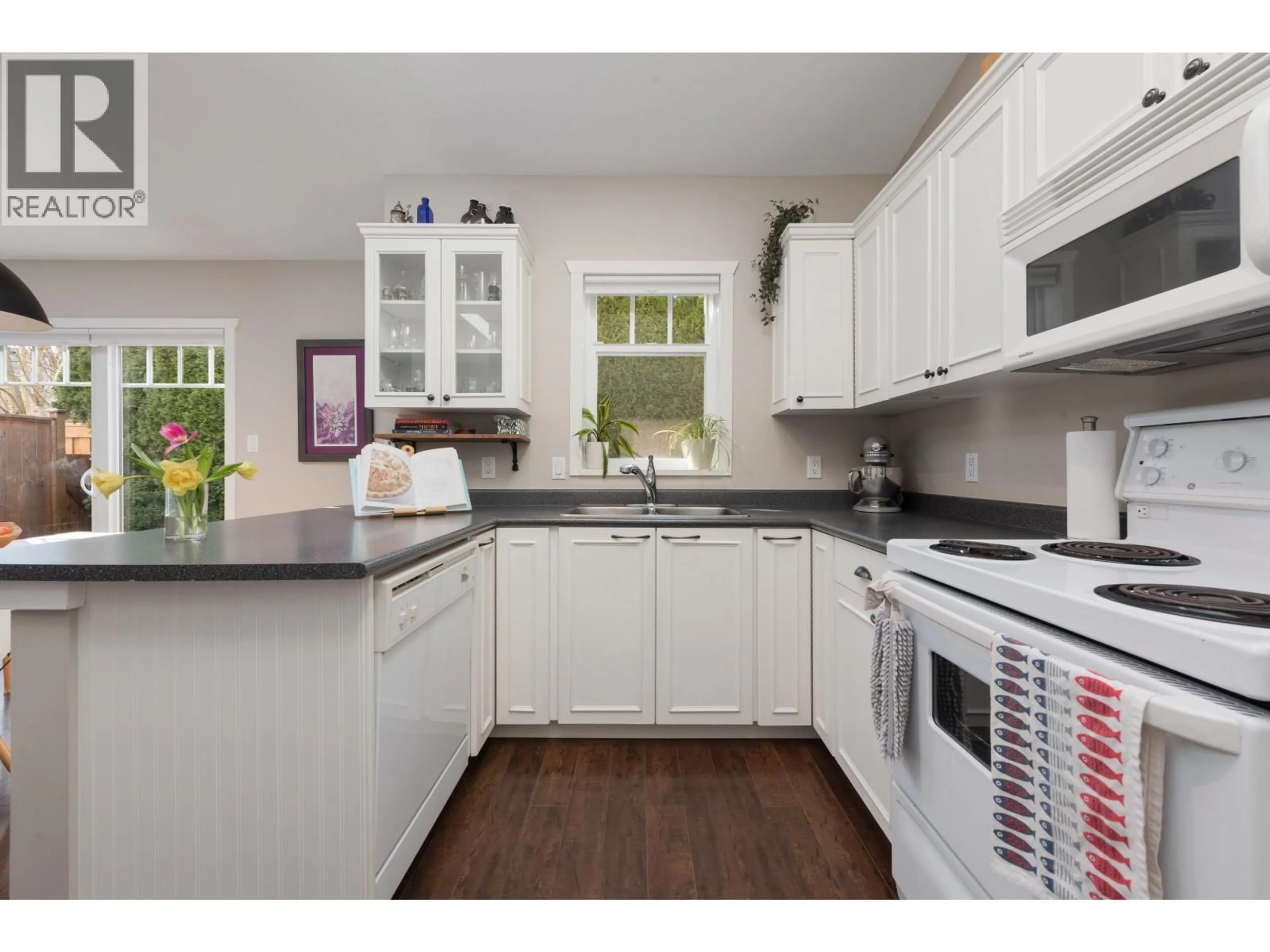 Standard kitchen, unknown for 97 - 1821 WILLOW CRESCENT, Squamish British Columbia V8B0L9