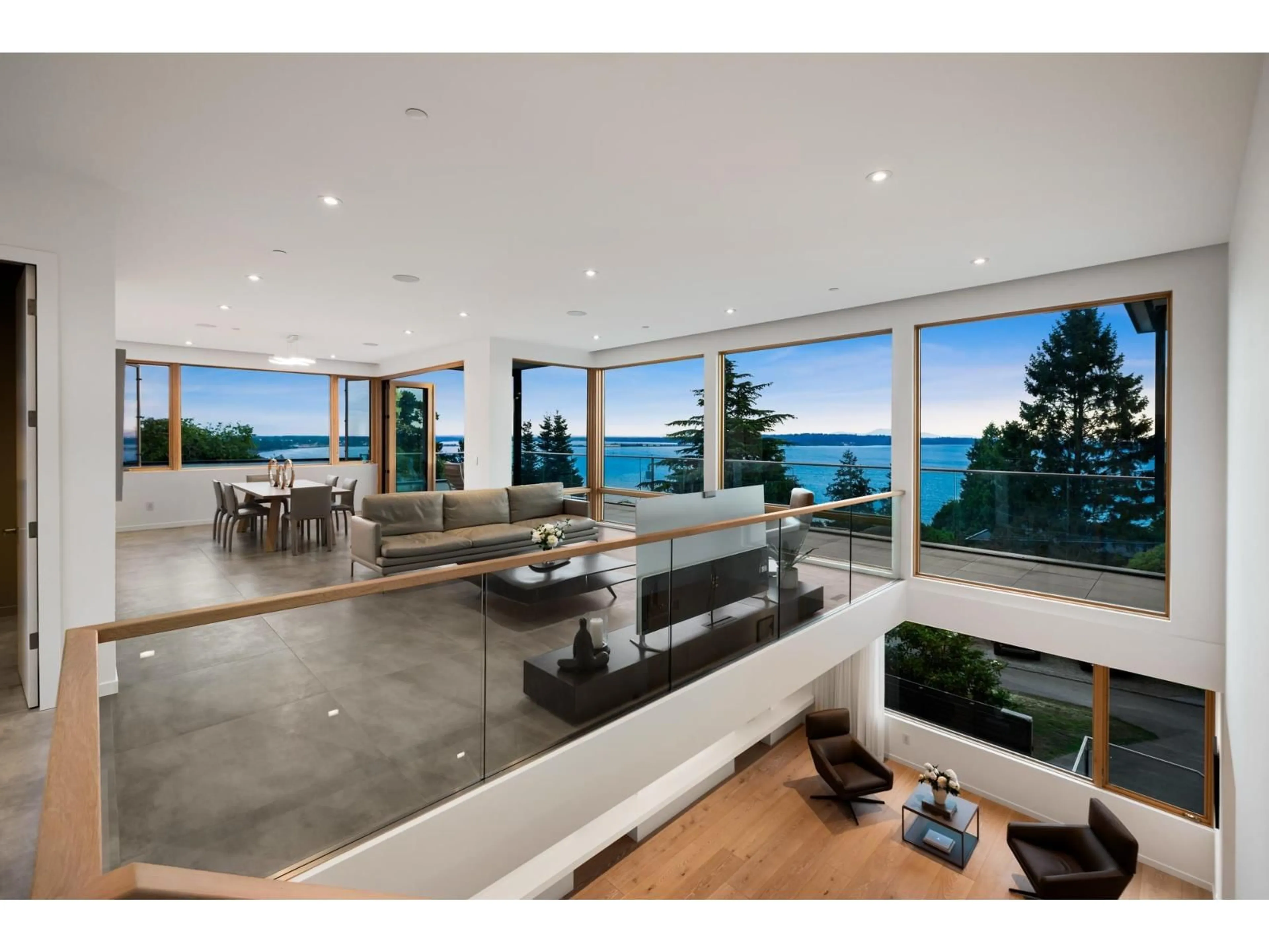 Unknown for 15493 ROYAL AVENUE, White Rock British Columbia V4B1N4