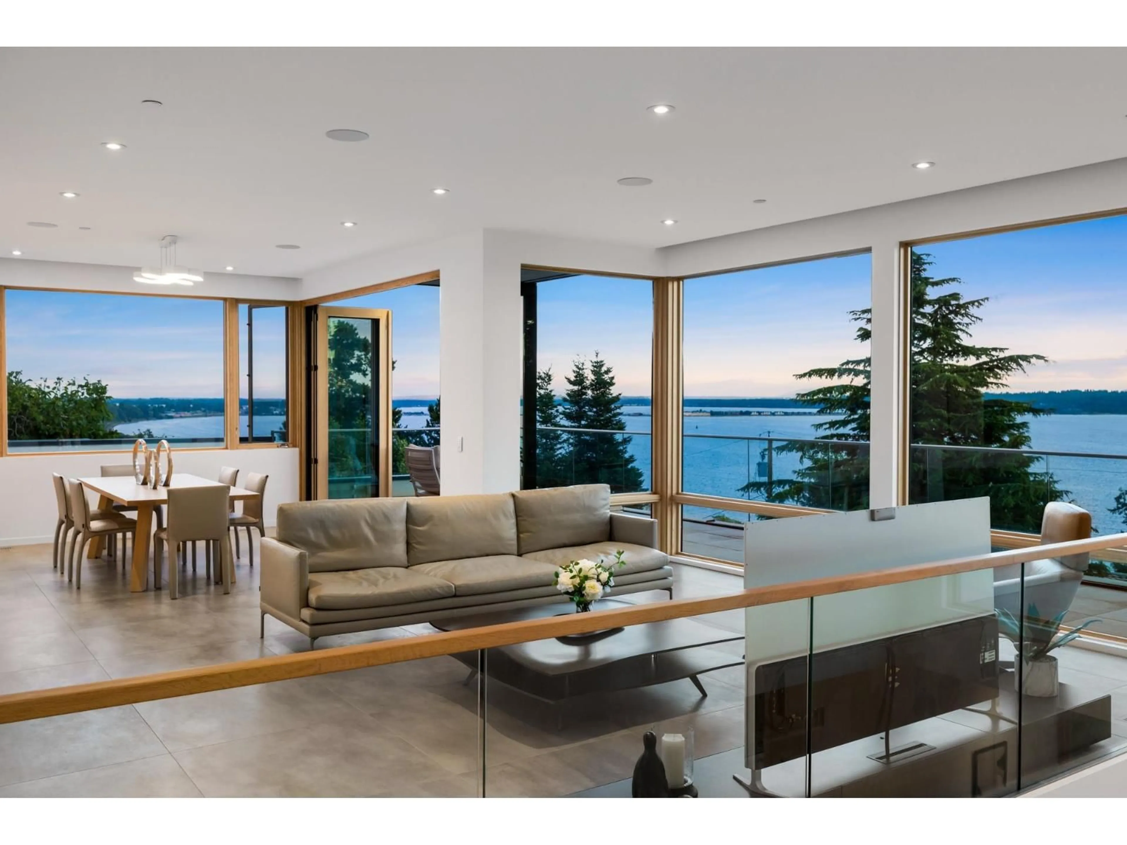 Unknown for 15493 ROYAL AVENUE, White Rock British Columbia V4B1N4