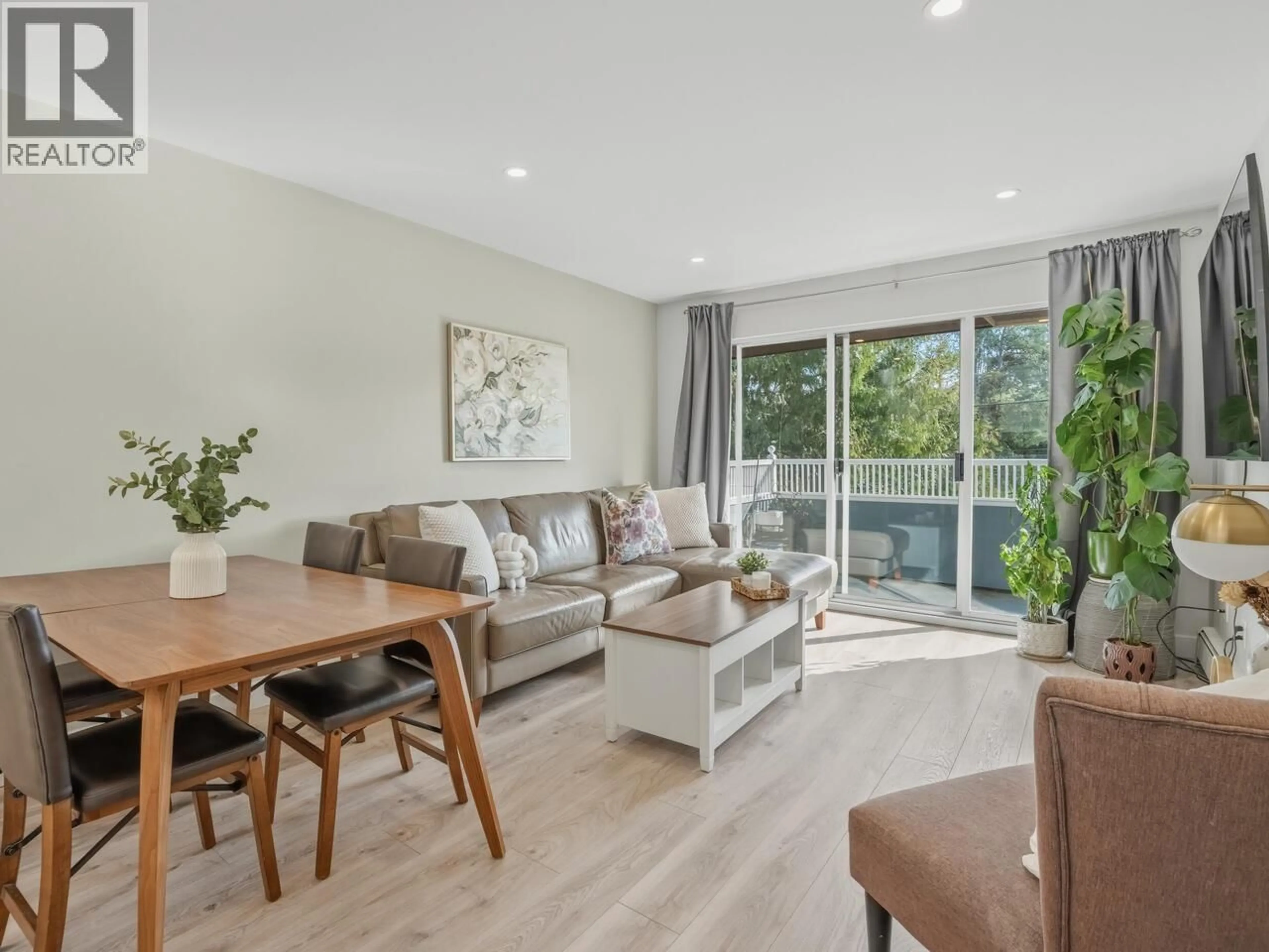 Living room with furniture, wood/laminate floor for 305 - 3875 4TH AVENUE, Vancouver British Columbia V6R4H8