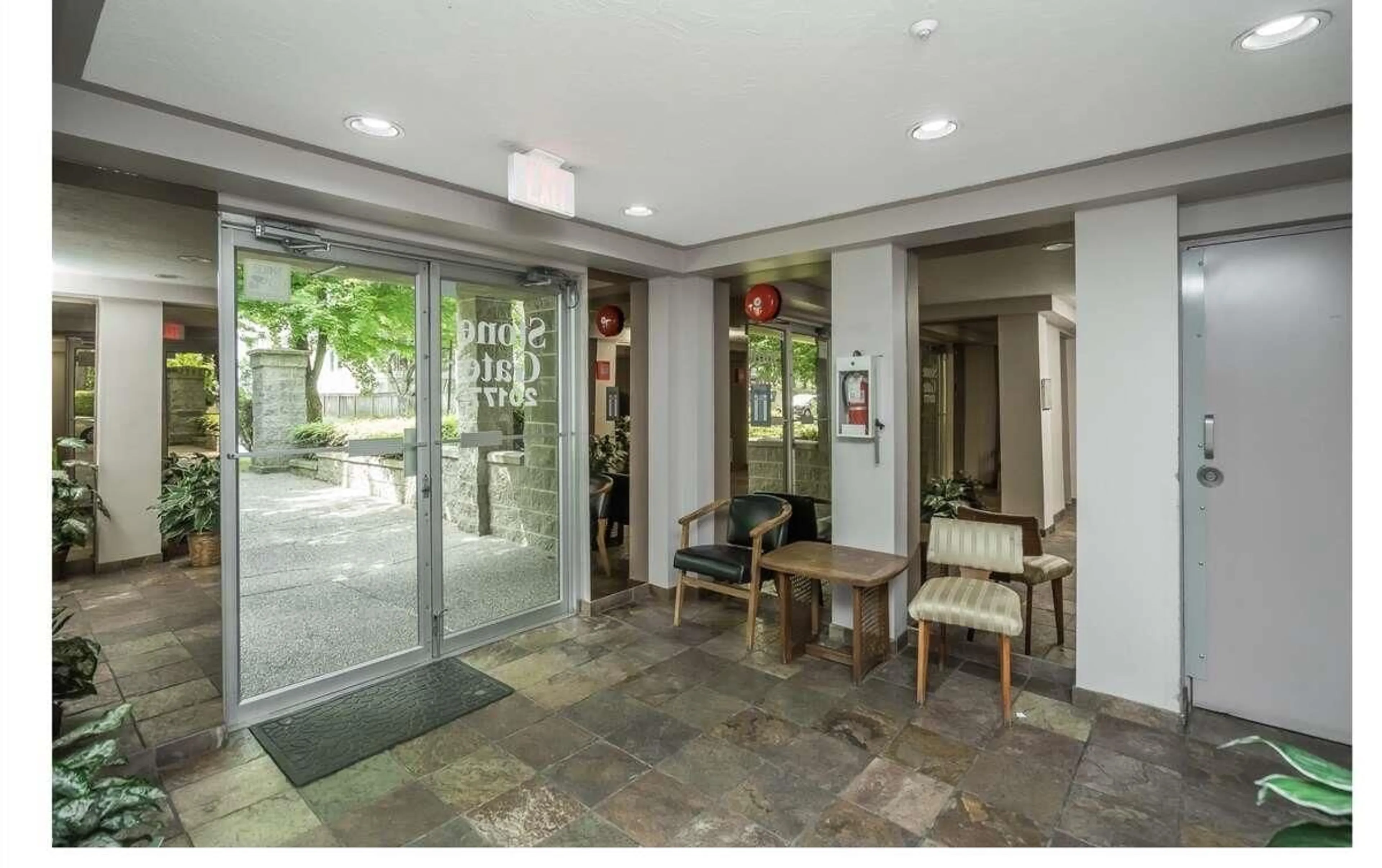 Indoor foyer for 210 - 20177 54A AVENUE, Langley British Columbia V3A3W6