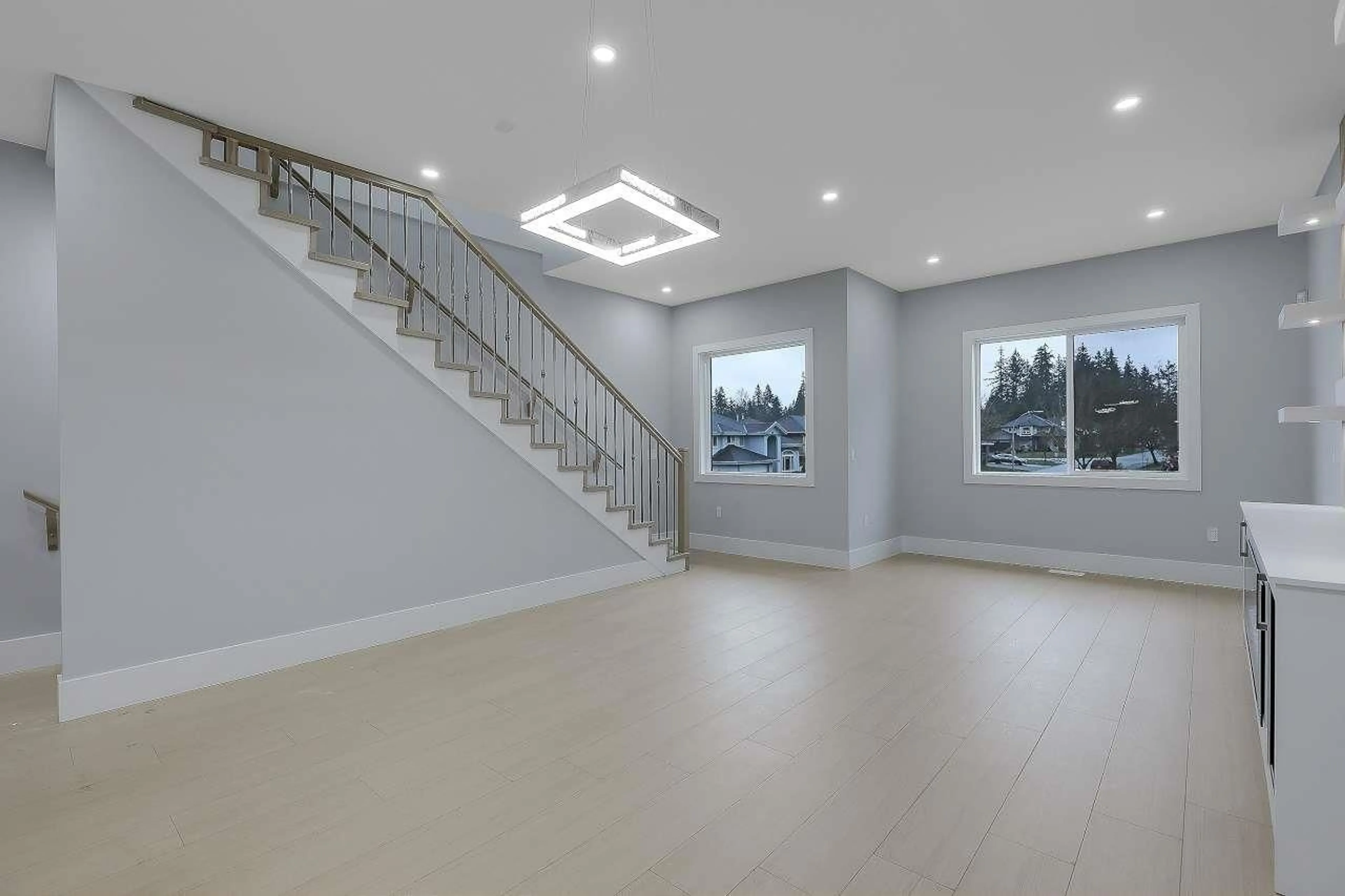 Indoor foyer for 101 - 13661 59 AVENUE, Surrey British Columbia V3X3K8