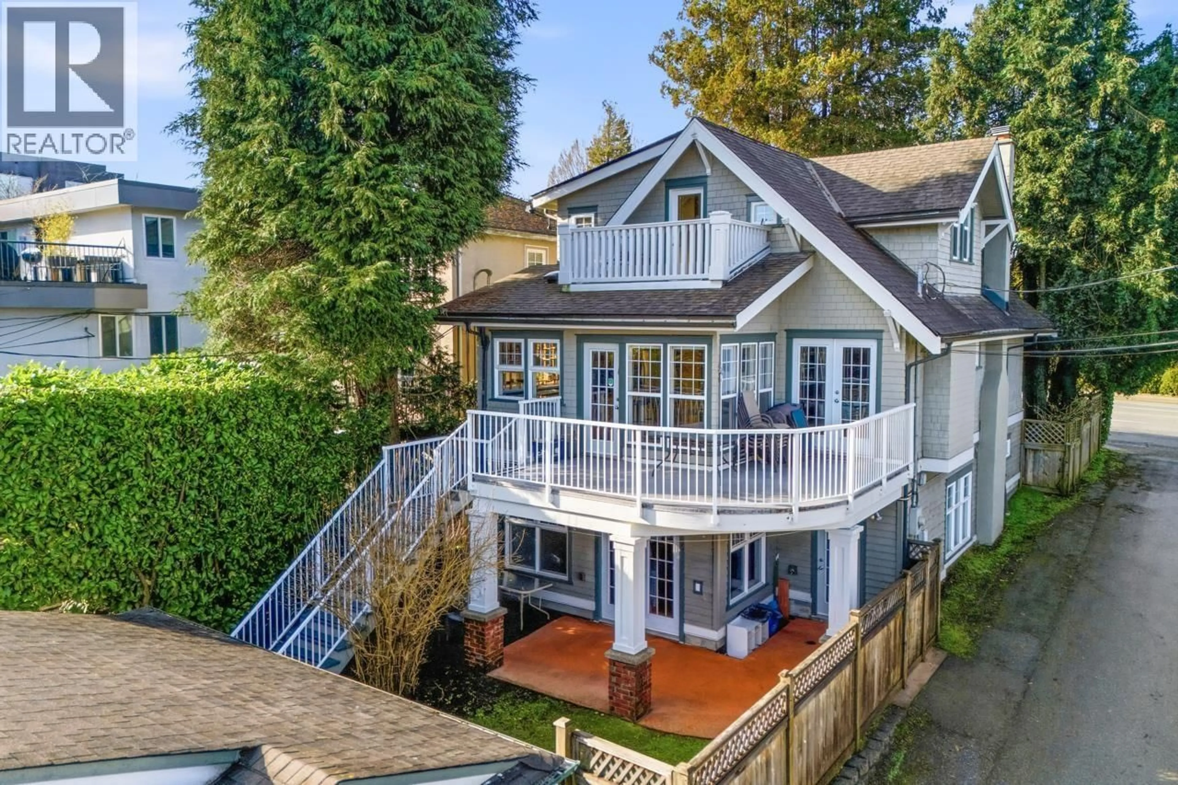 A pic from outside/outdoor area/front of a property/back of a property/a pic from drone, unknown for 3662 OAK STREET, Vancouver British Columbia V6H2M2
