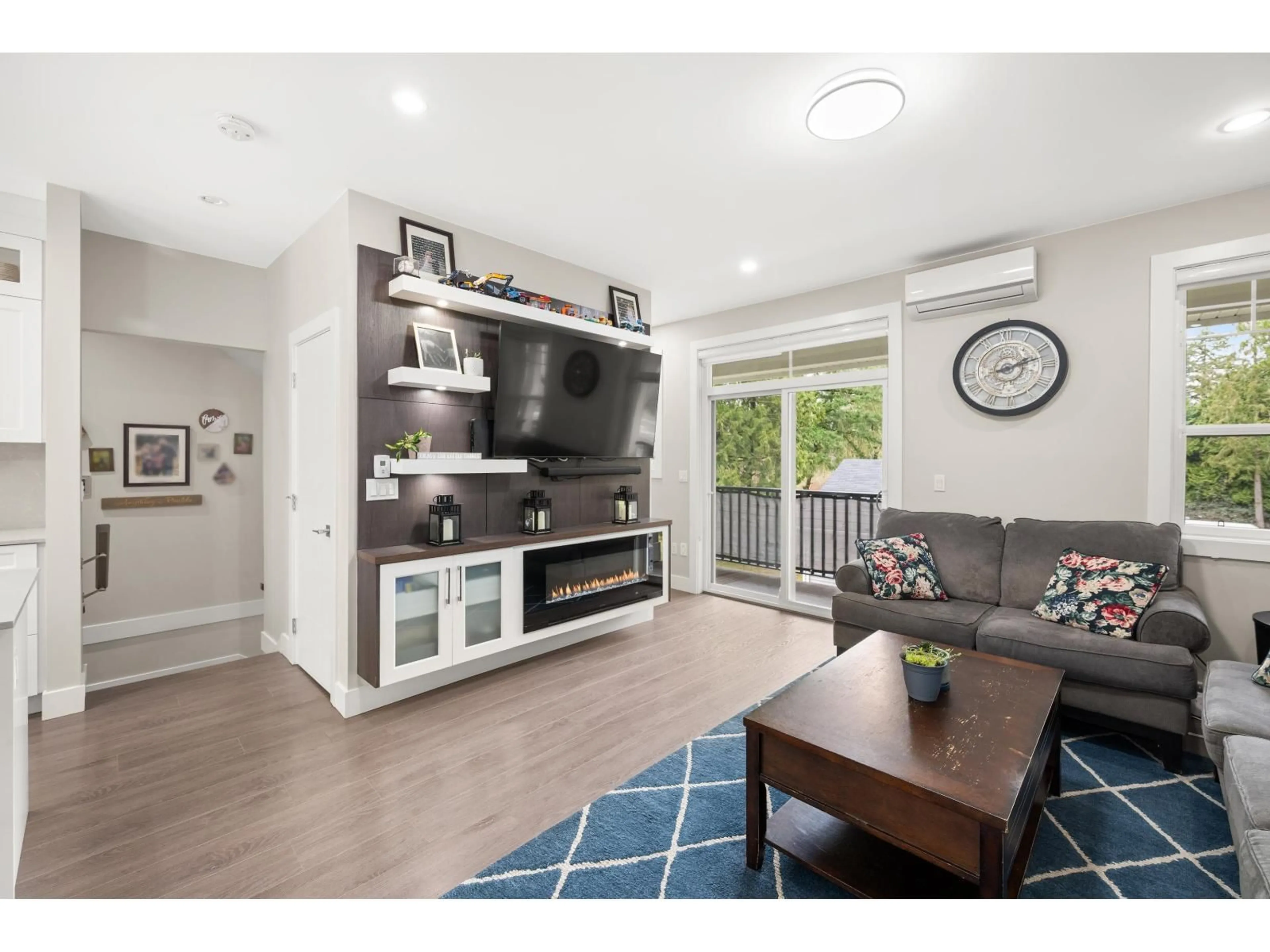 Unknown for 2 - 7410 194 STREET, Surrey British Columbia V4N6E1