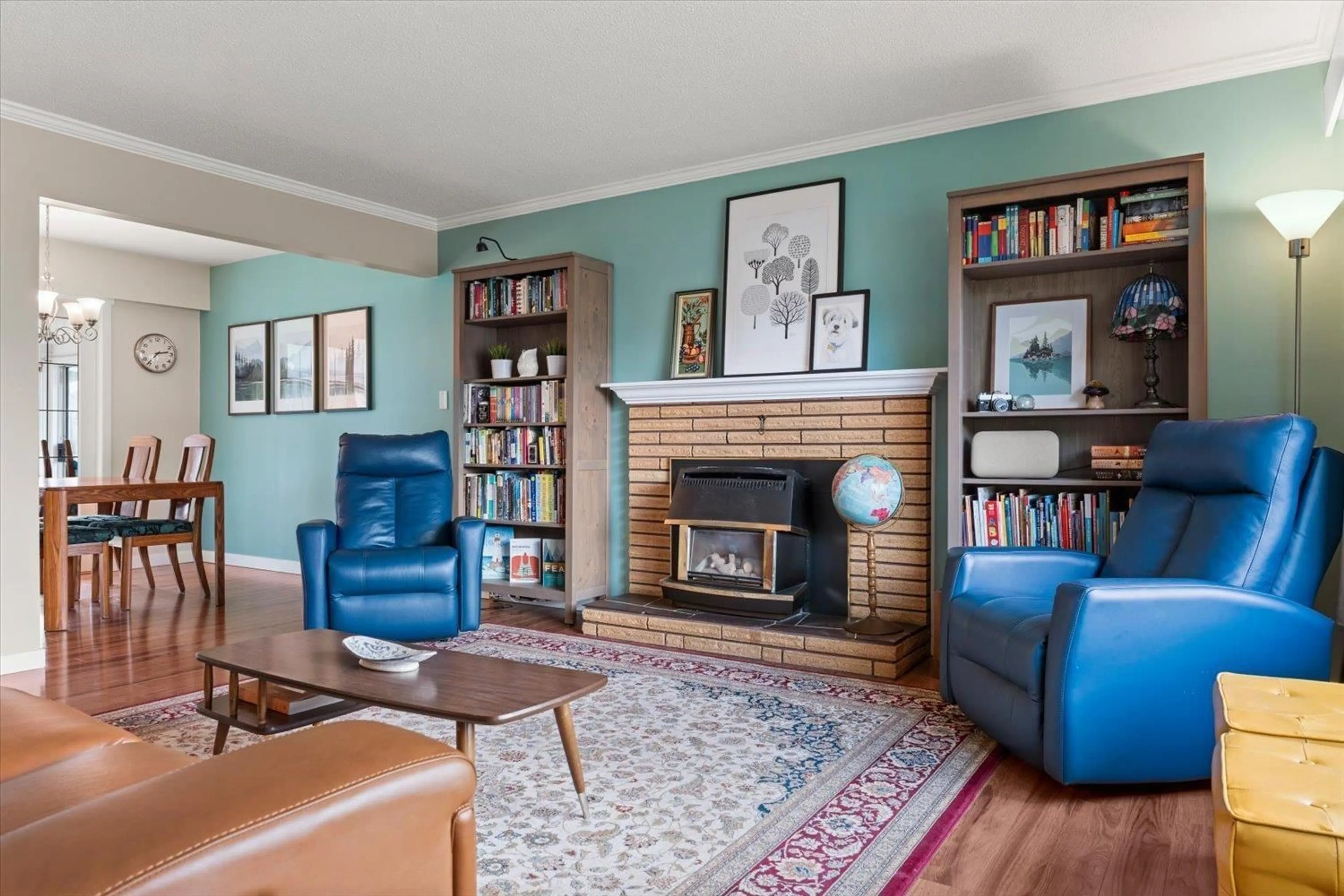 Living room with furniture, unknown for 34452 YORK AVENUE, Abbotsford British Columbia V2S2W9