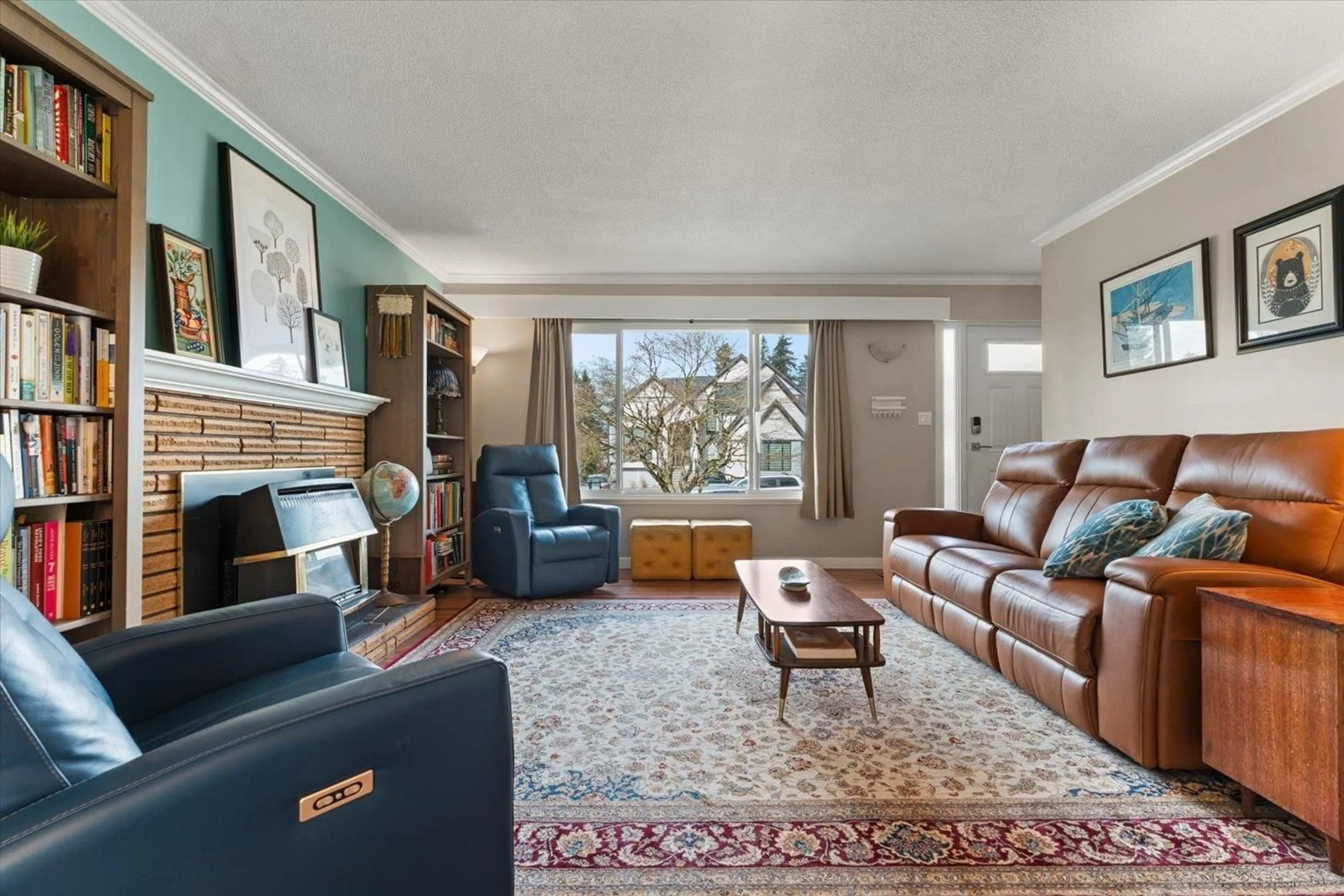 Living room with furniture, unknown for 34452 YORK AVENUE, Abbotsford British Columbia V2S2W9