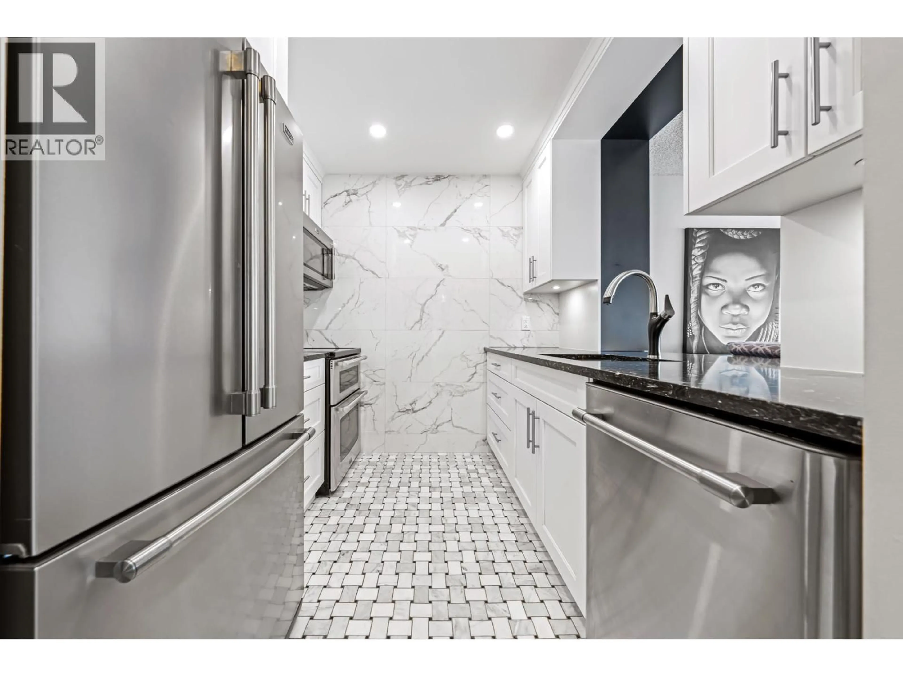 Contemporary kitchen, ceramic/tile floor for 302 - 31 RELIANCE COURT, New Westminster British Columbia V3M6C6