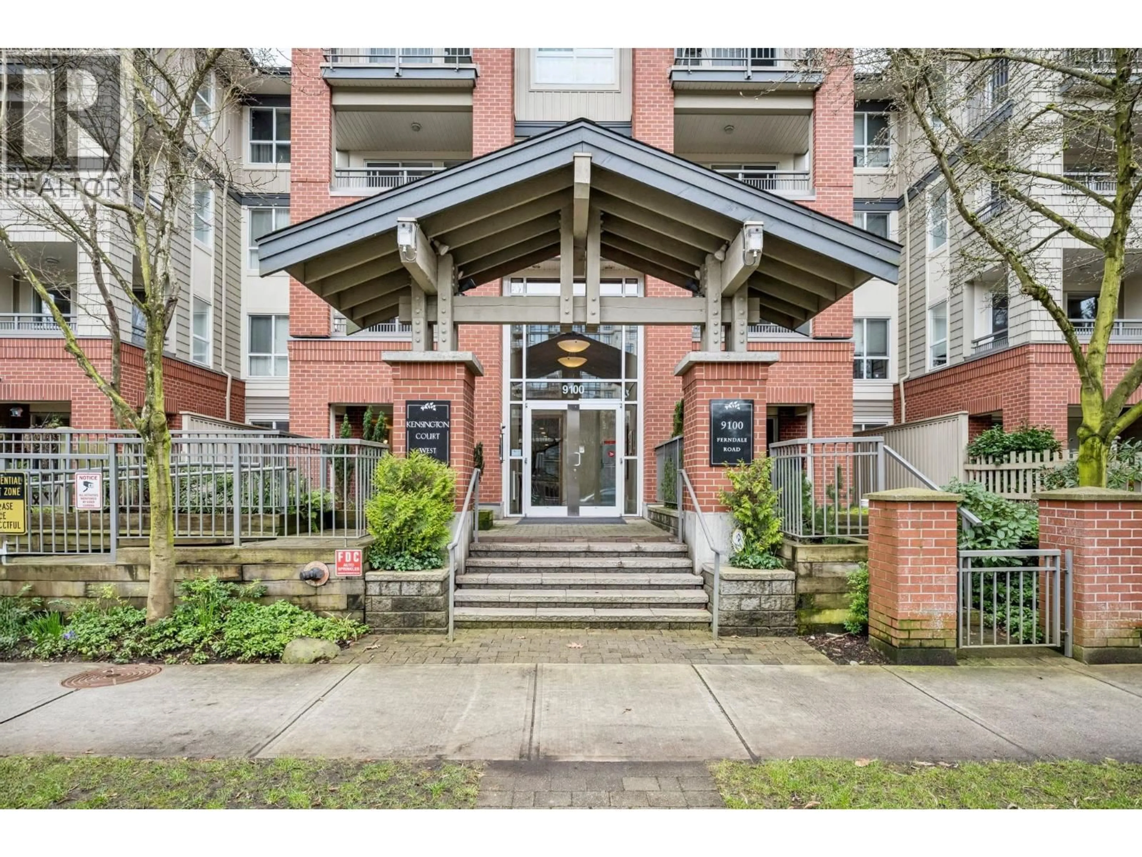 Indoor foyer for 168 - 9100 FERNDALE ROAD, Richmond British Columbia V6Y4L1