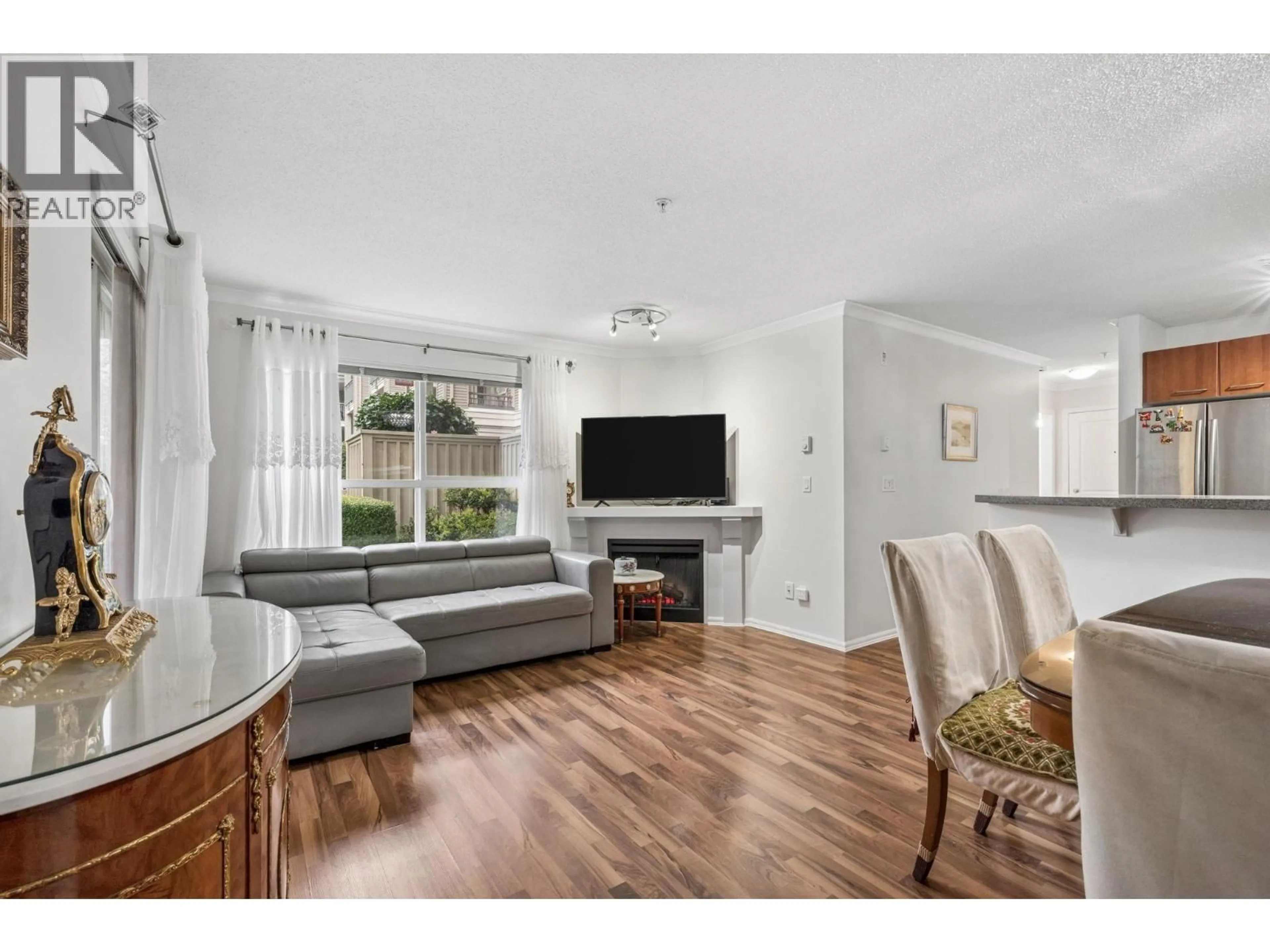 Living room with furniture, wood/laminate floor for 168 - 9100 FERNDALE ROAD, Richmond British Columbia V6Y4L1
