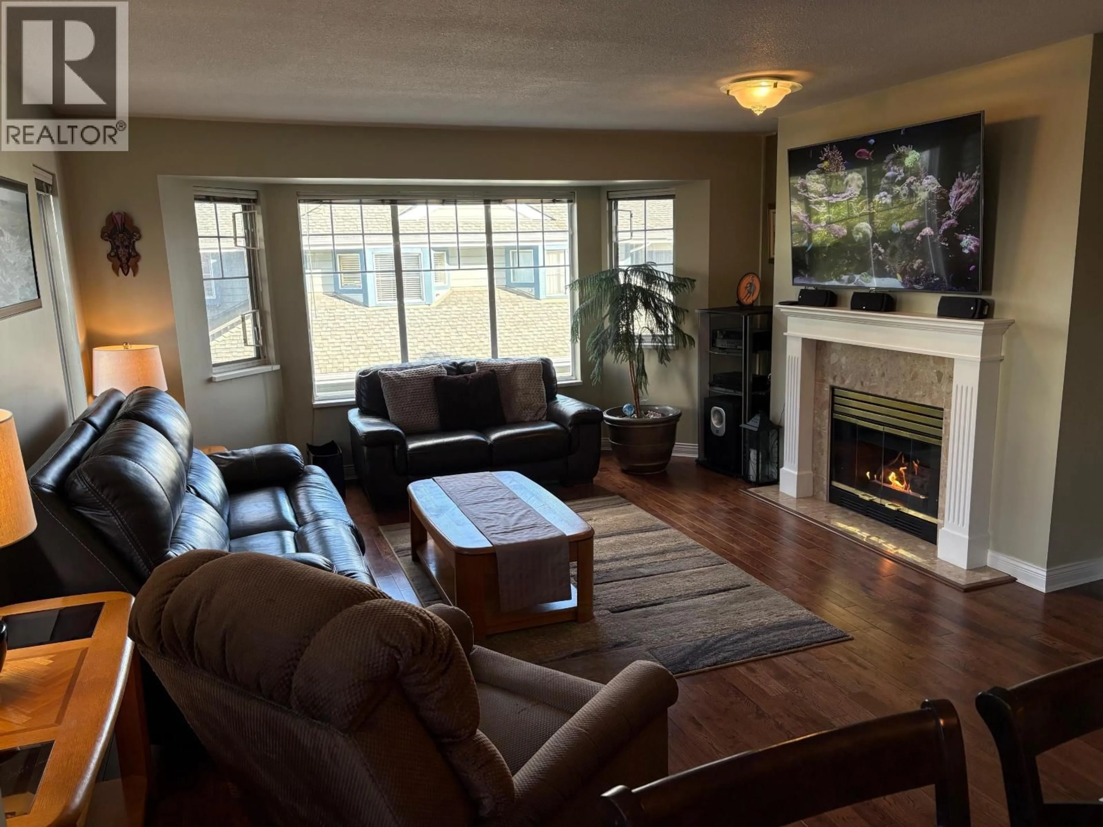 Living room with furniture, wood/laminate floor for 123 - 28 RICHMOND STREET, New Westminster British Columbia V3L5P4