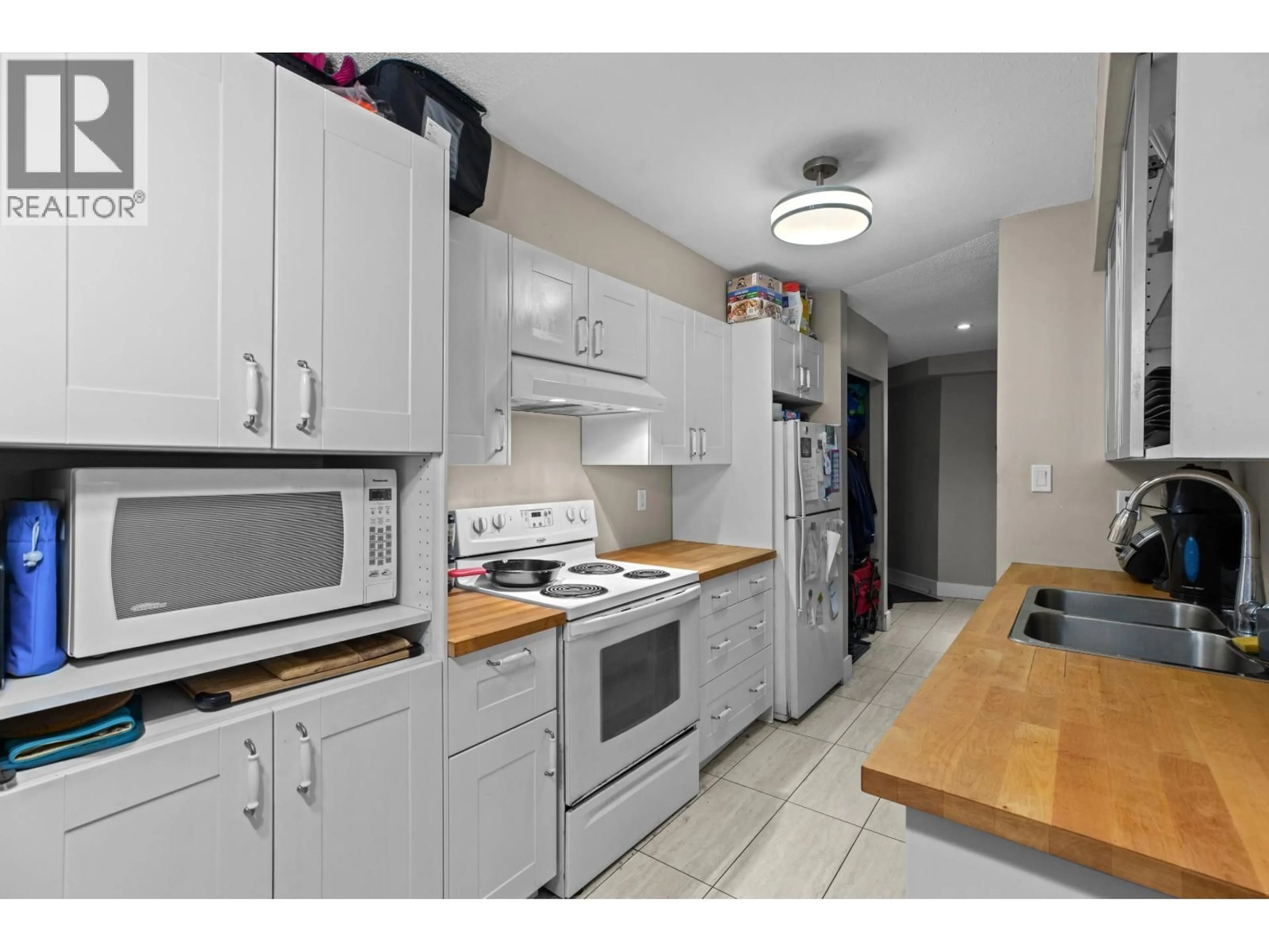 Standard kitchen, unknown for 112 - 9847 MANCHESTER DRIVE, Burnaby British Columbia V3N4P4