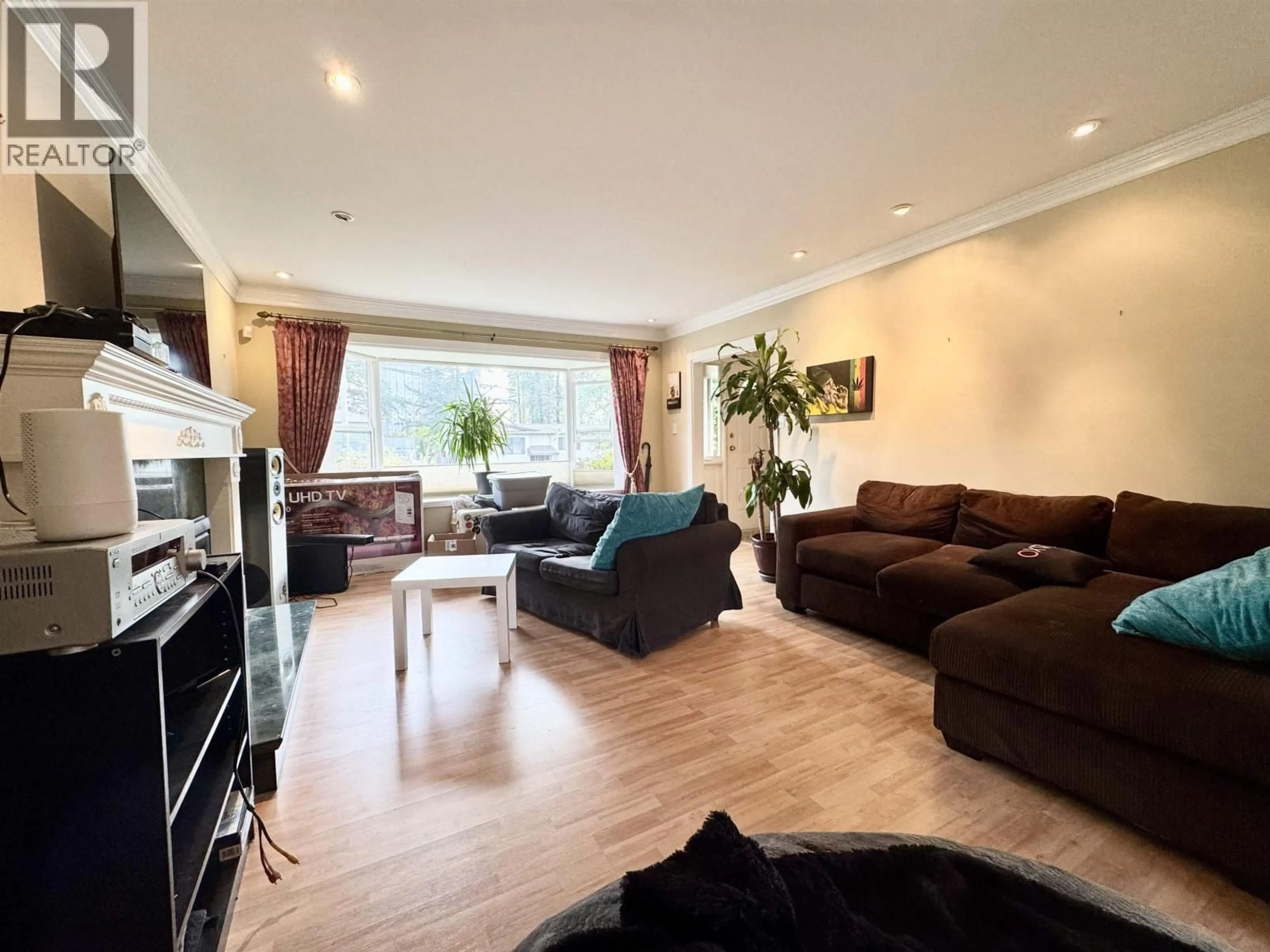 Living room with furniture, wood/laminate floor for 9525 SULLIVAN STREET, Burnaby British Columbia V3J1H8