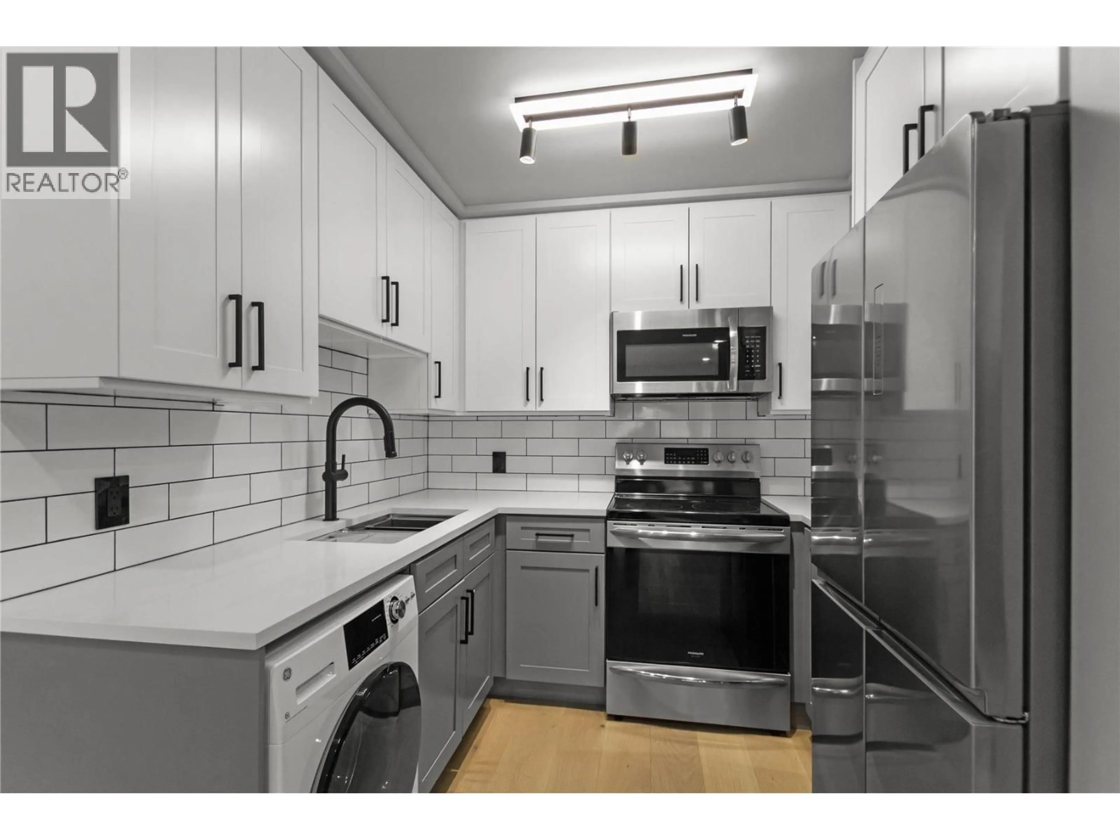 Standard kitchen, unknown for 201 - 1948 COQUITLAM AVENUE, Port Coquitlam British Columbia V3B1J3