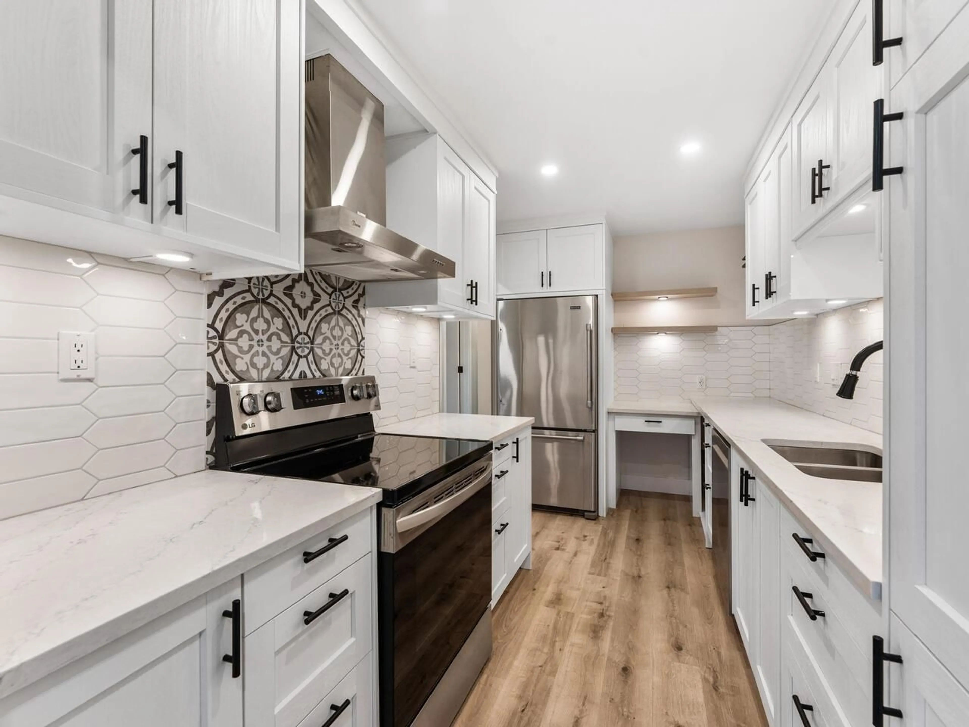 Contemporary kitchen, ceramic/tile floor for 211 - 5191 203 STREET, Langley British Columbia V3A1V6