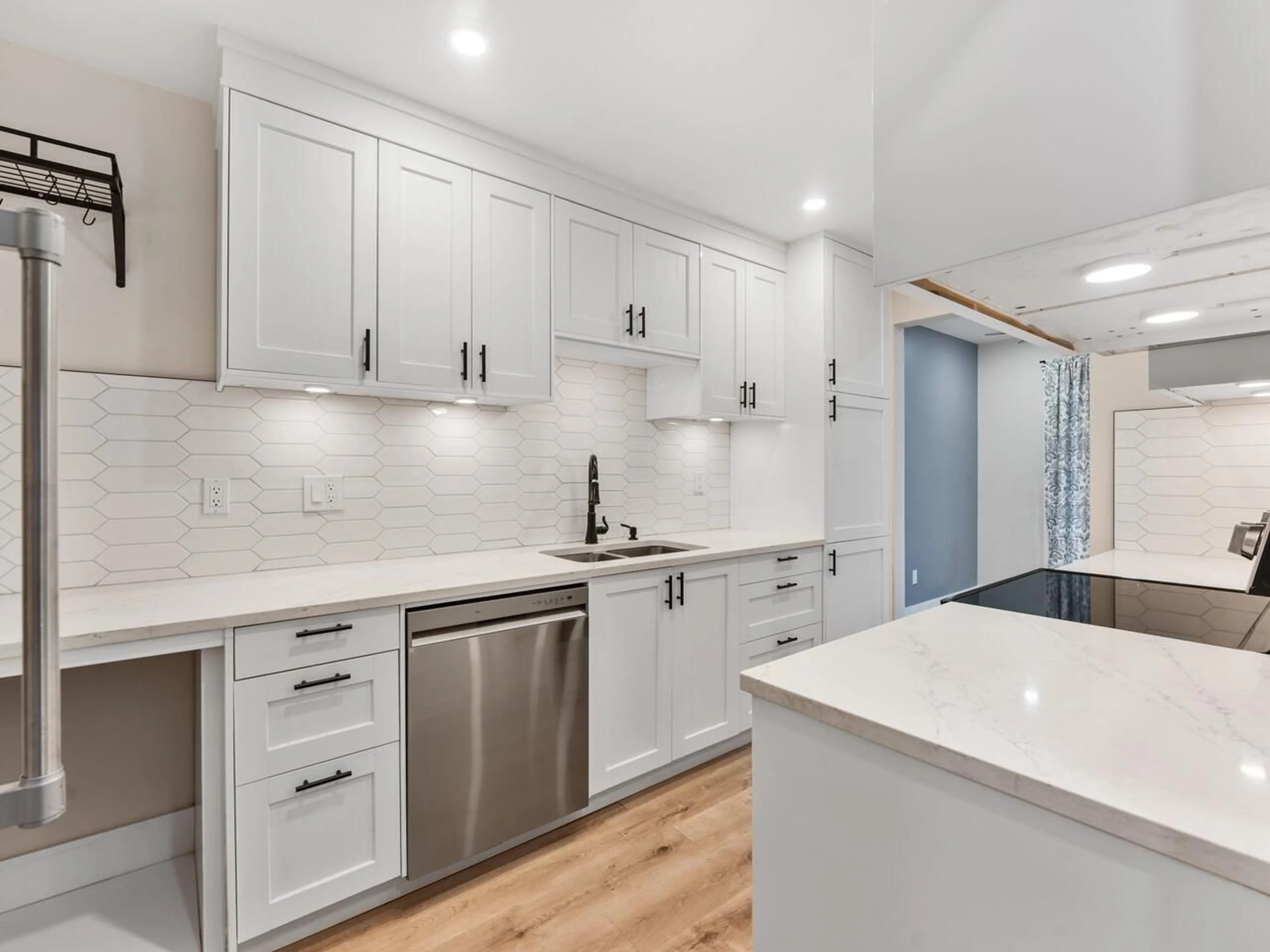 Open concept kitchen, ceramic/tile floor for 211 - 5191 203 STREET, Langley British Columbia V3A1V6