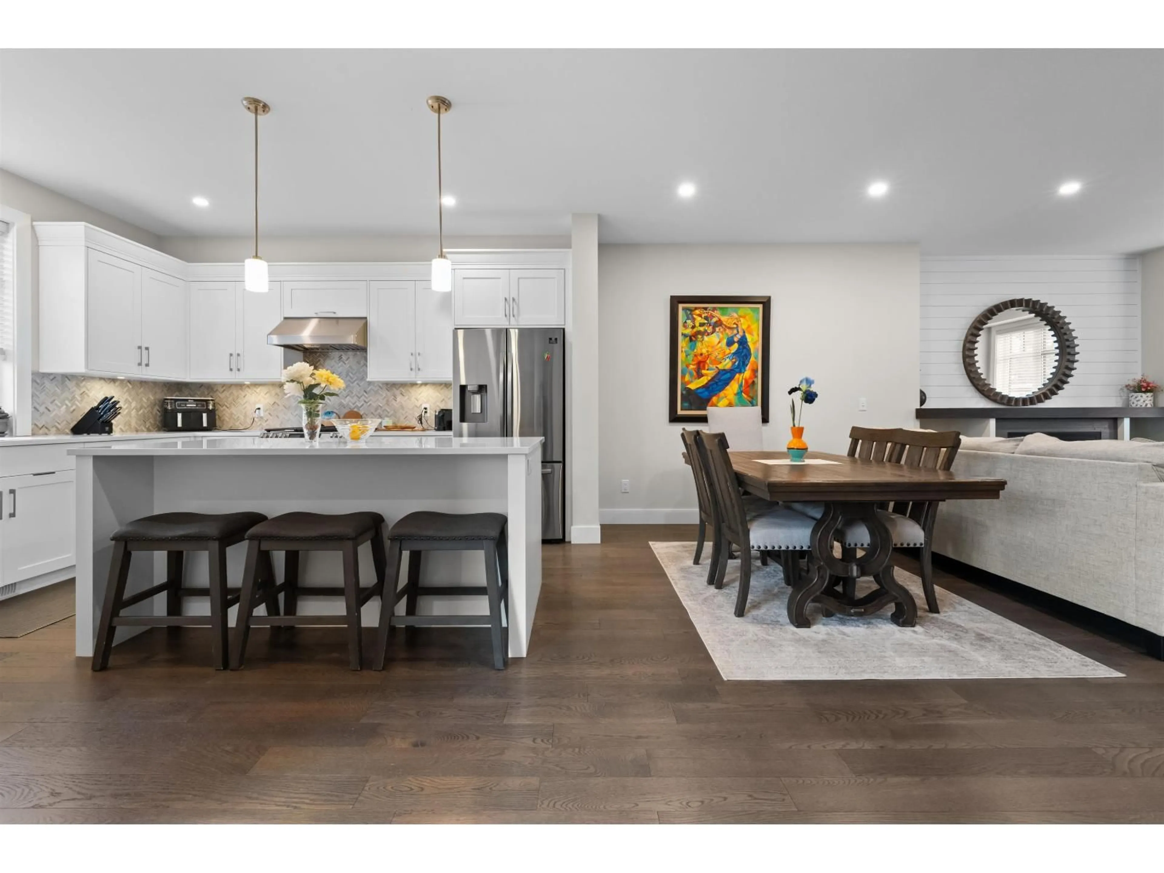 Open concept kitchen, wood/laminate floor for 9 - 34121 GEORGE FERGUSON WAY, Abbotsford British Columbia V2S0K4