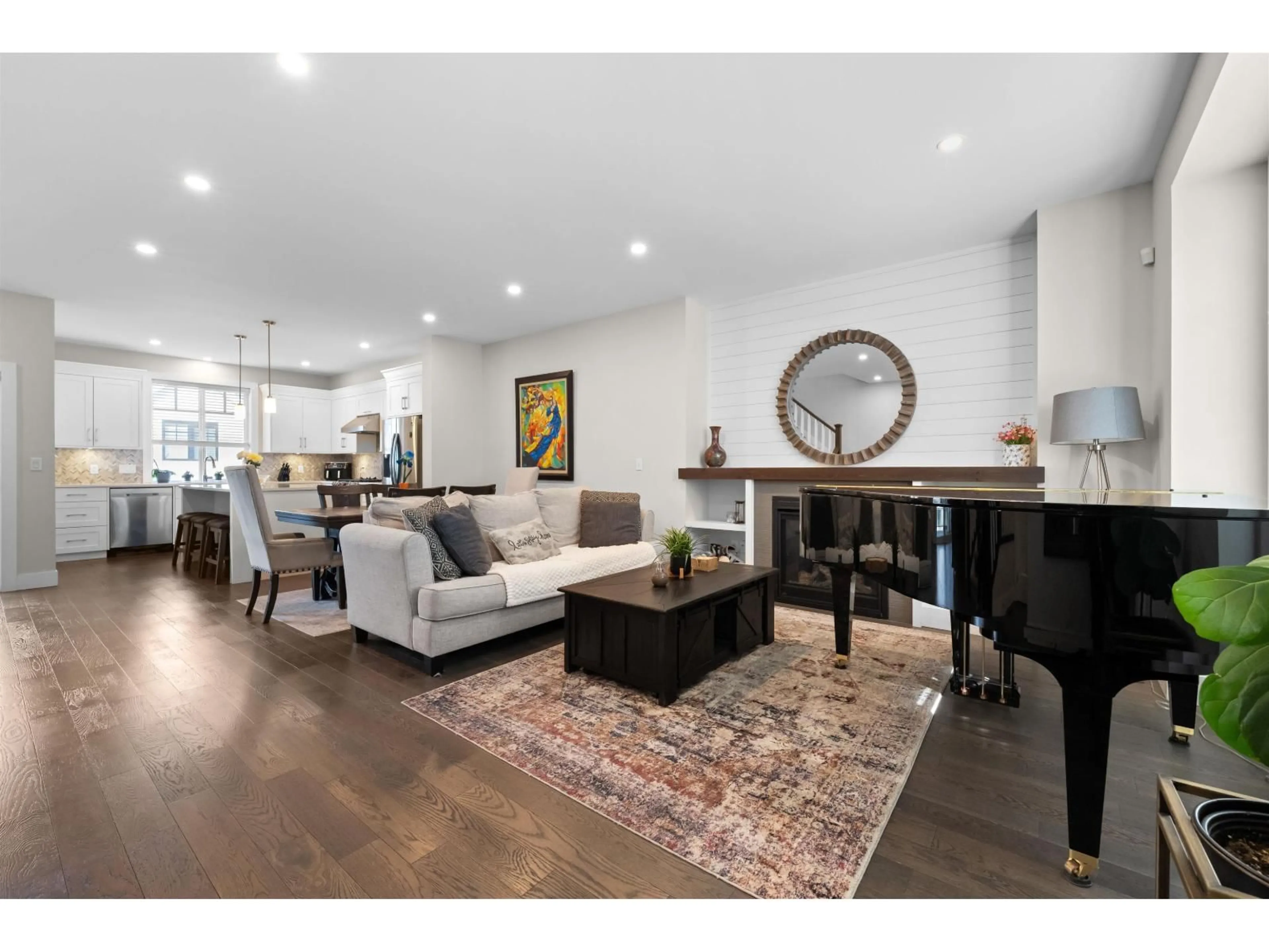 Living room with furniture, unknown for 9 - 34121 GEORGE FERGUSON WAY, Abbotsford British Columbia V2S0K4