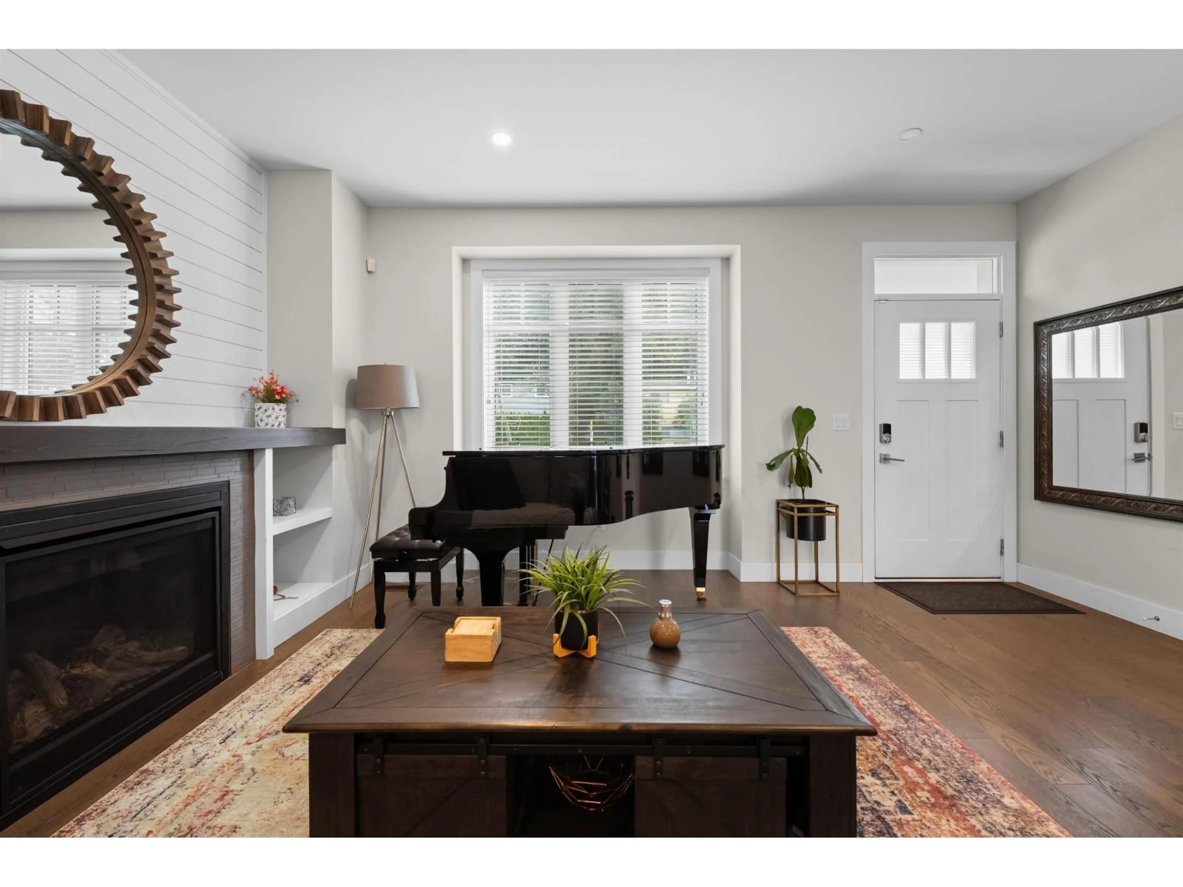 Living room with furniture, unknown for 9 - 34121 GEORGE FERGUSON WAY, Abbotsford British Columbia V2S0K4