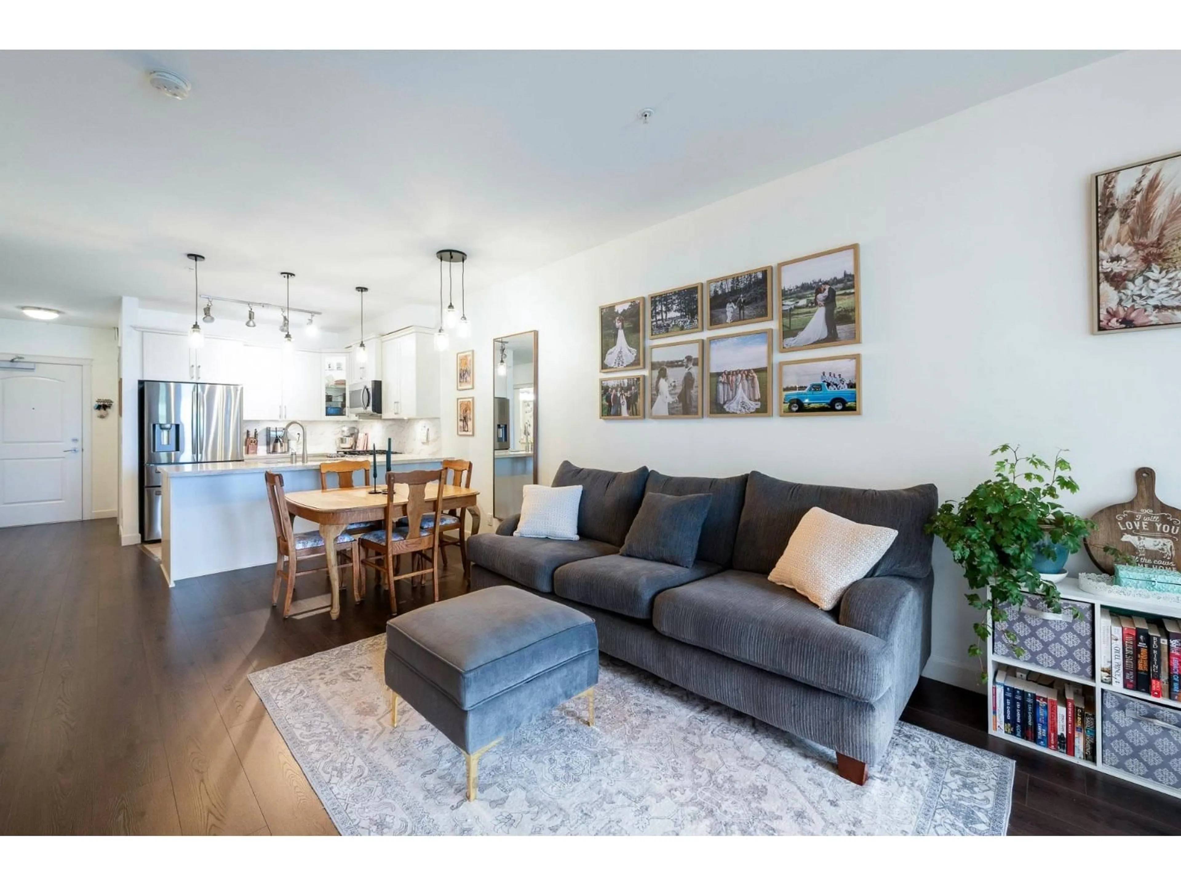 Living room with furniture, wood/laminate floor for 314 - 20376 86 AVENUE, Langley British Columbia V2Y3P8