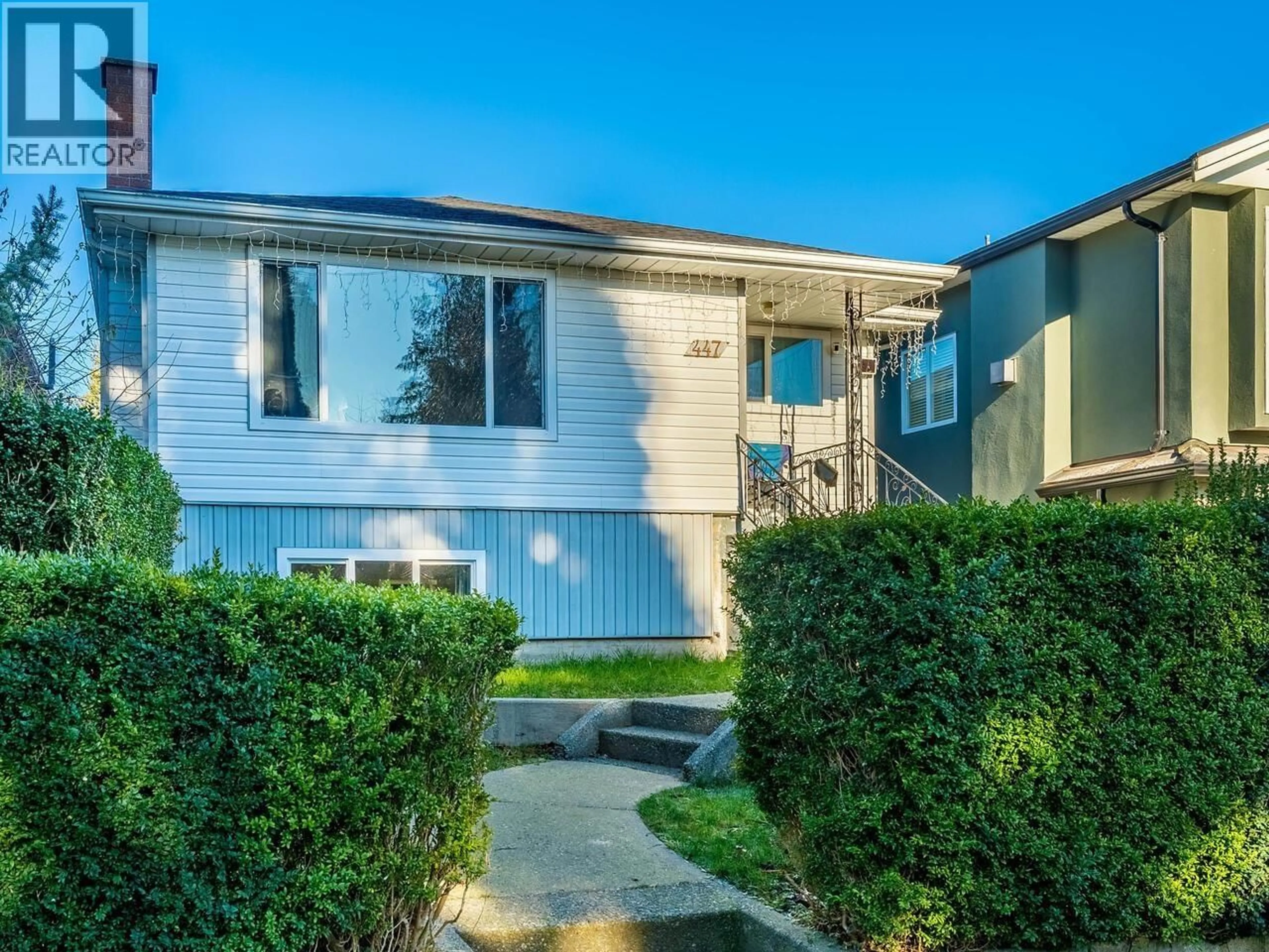 Home with vinyl exterior material, street for 447 30TH AVENUE, Vancouver British Columbia V5V2V5