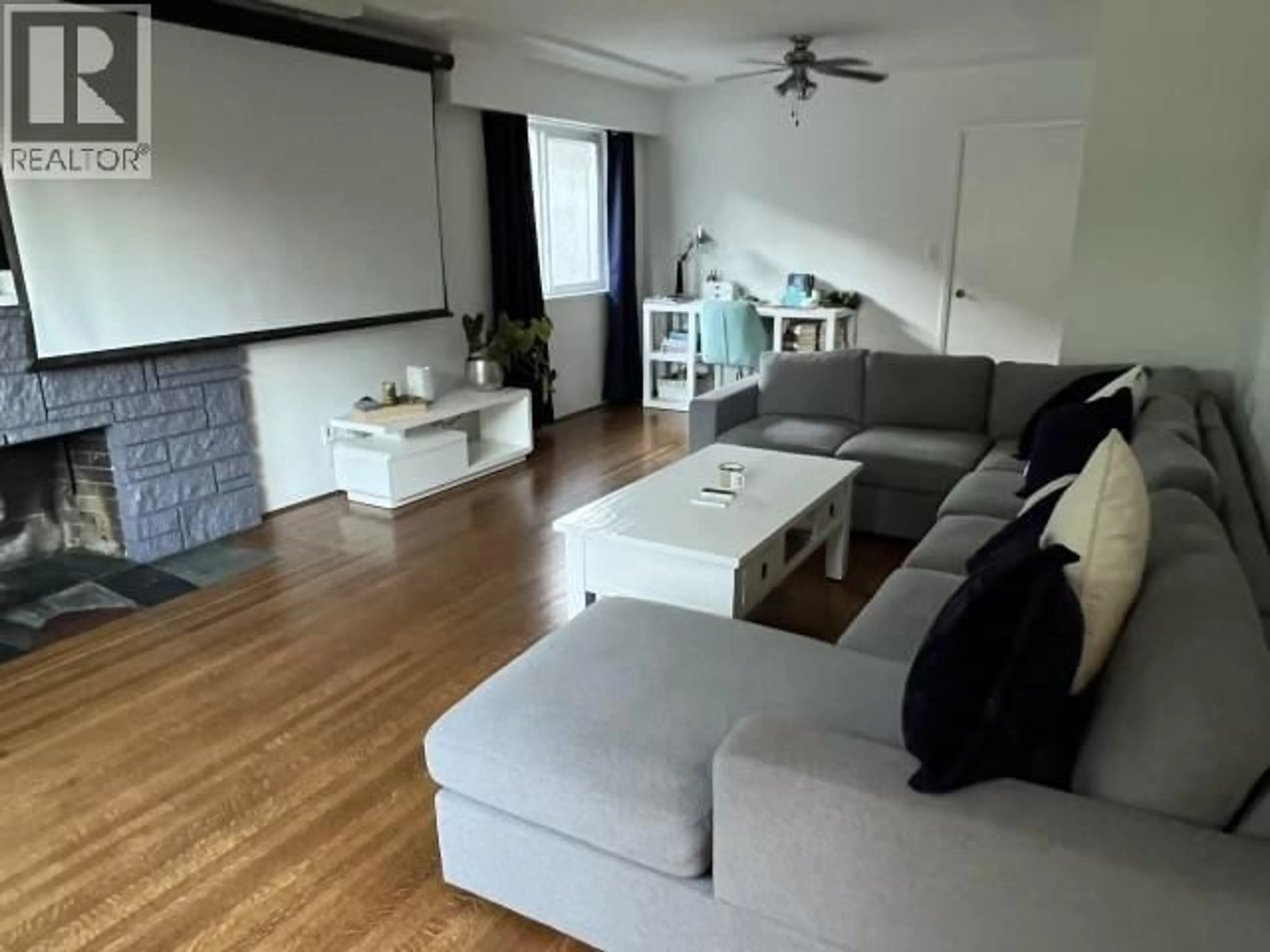 Living room with furniture, unknown for 447 30TH AVENUE, Vancouver British Columbia V5V2V5