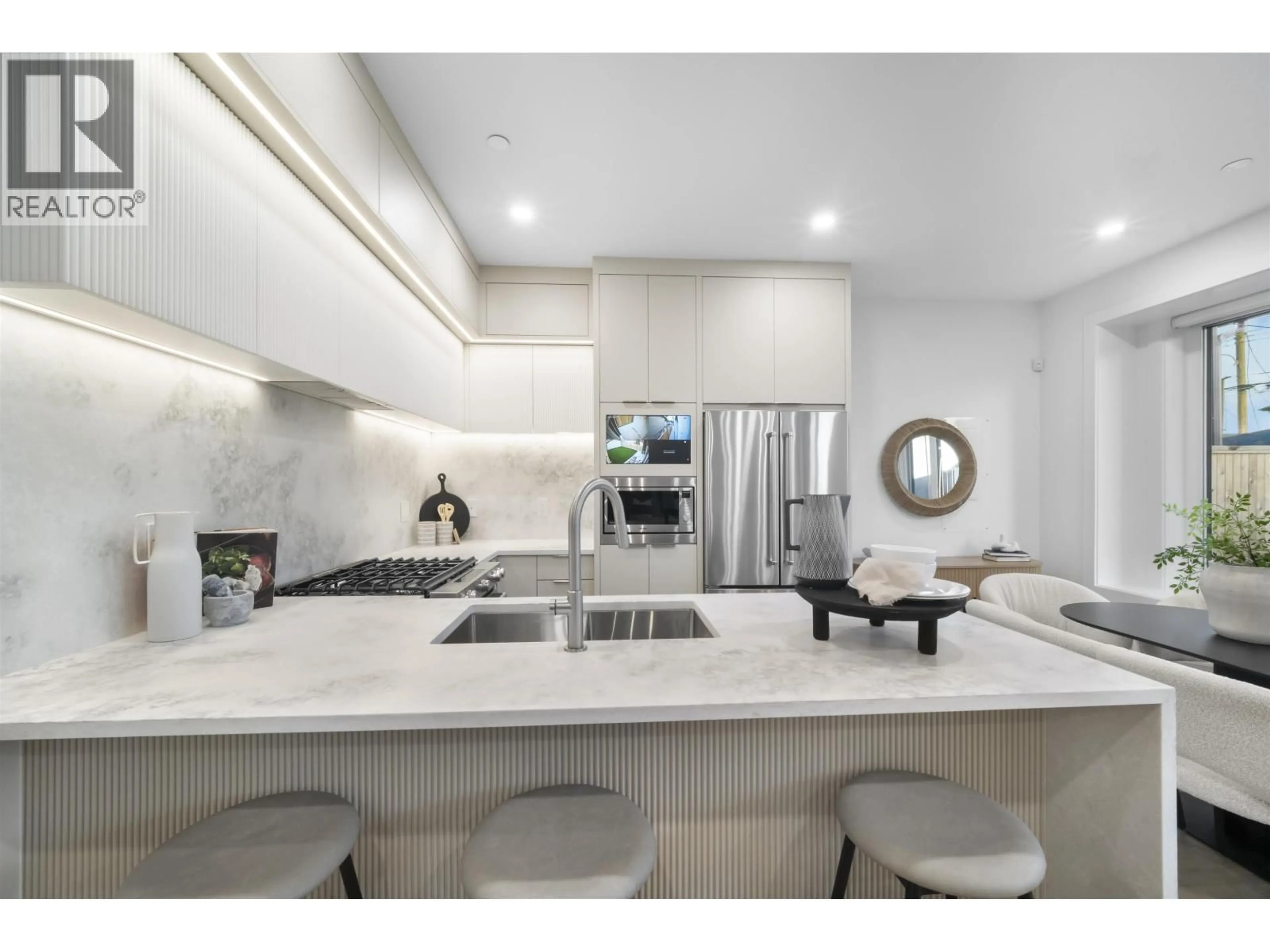 Open concept kitchen, ceramic/tile floor for 1 - 2386 45TH AVENUE, Vancouver British Columbia V5R1K3