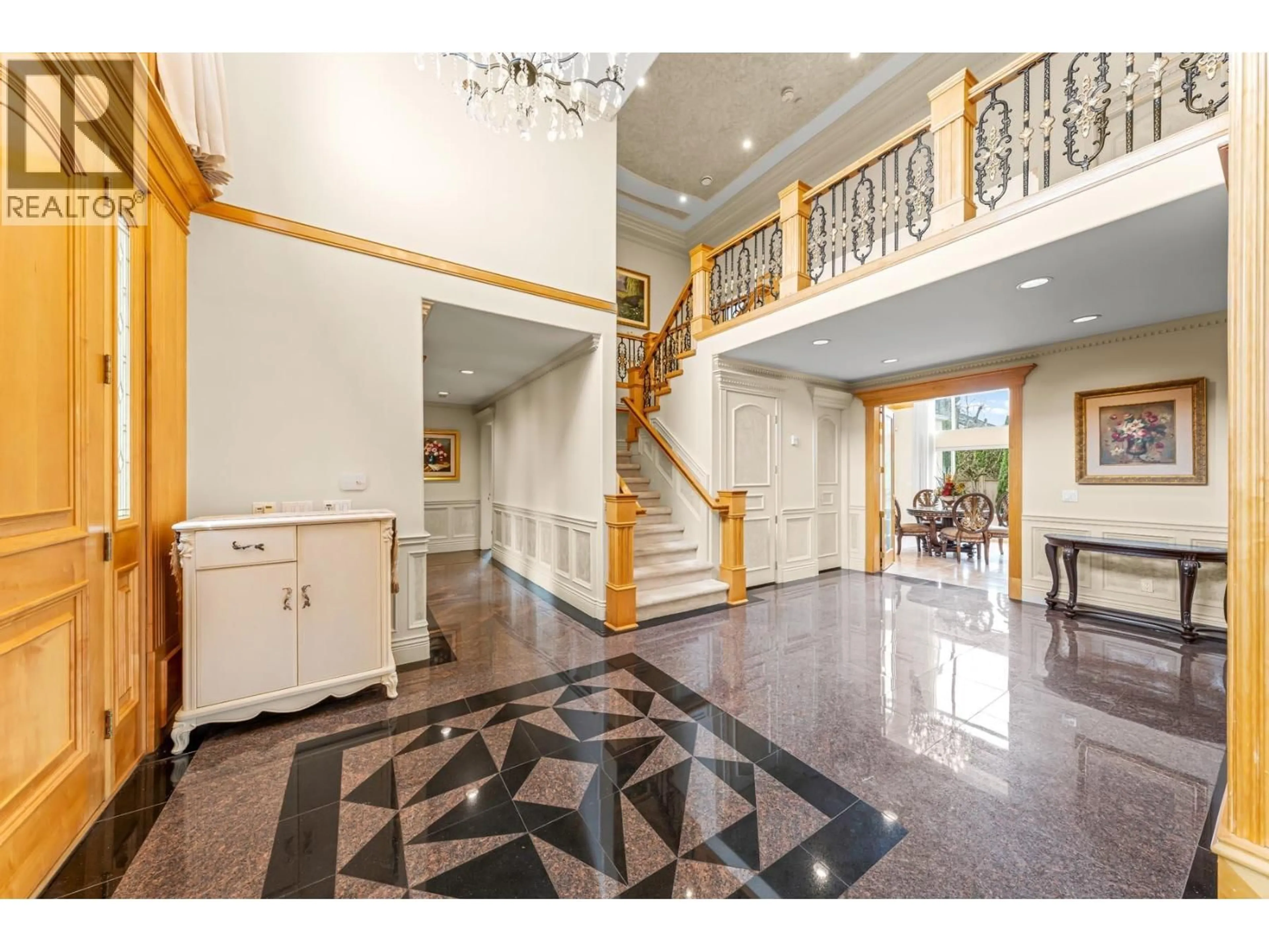 Indoor foyer for 7460 BROADMOOR BOULEVARD, Richmond British Columbia V7A1A7