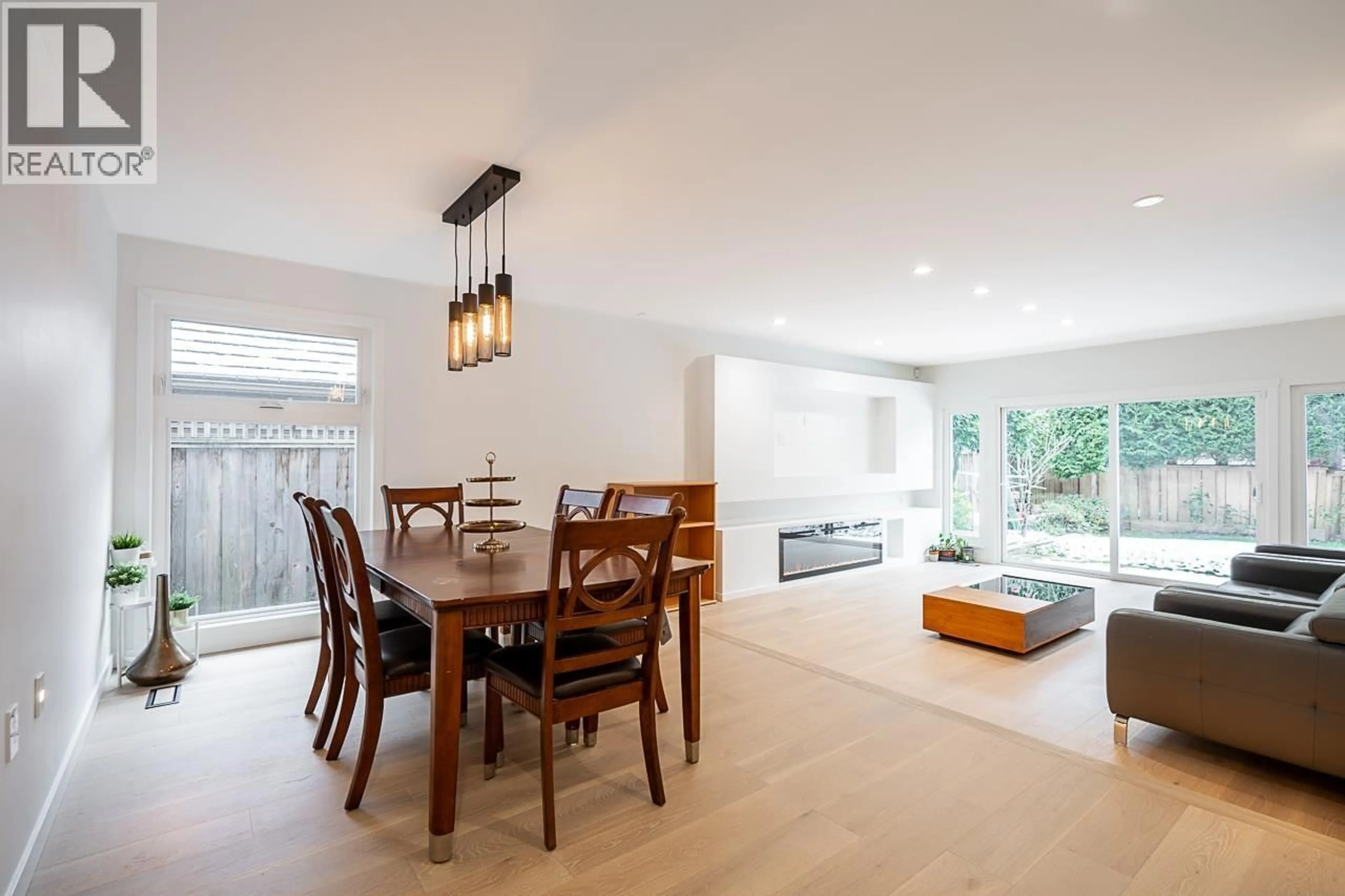 Dining room, wood/laminate floor for 6540 JUNIPER DRIVE, Richmond British Columbia V7E4Z6