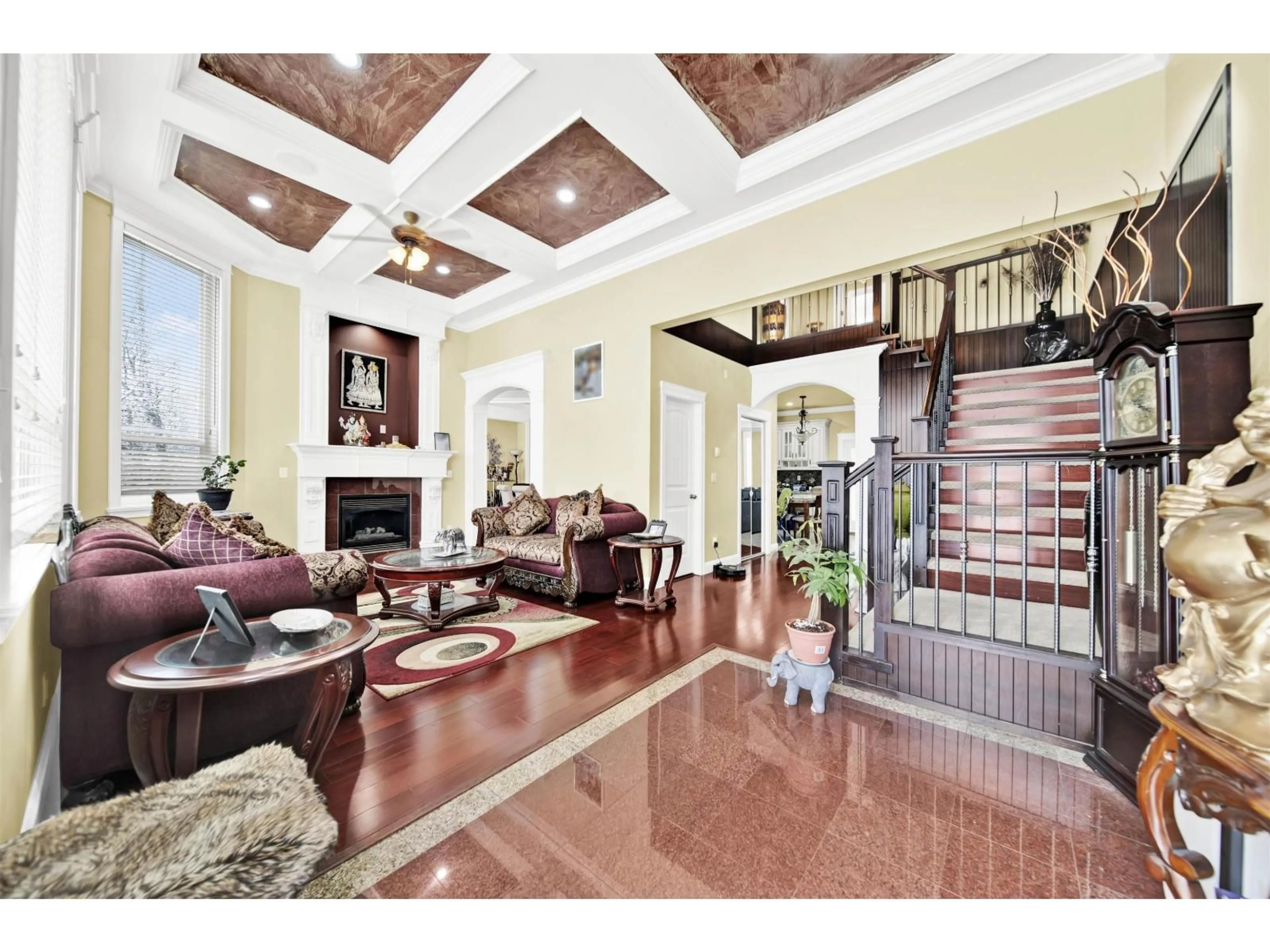 Indoor foyer for 14049 GROSVENOR ROAD, Surrey British Columbia V3R5G6