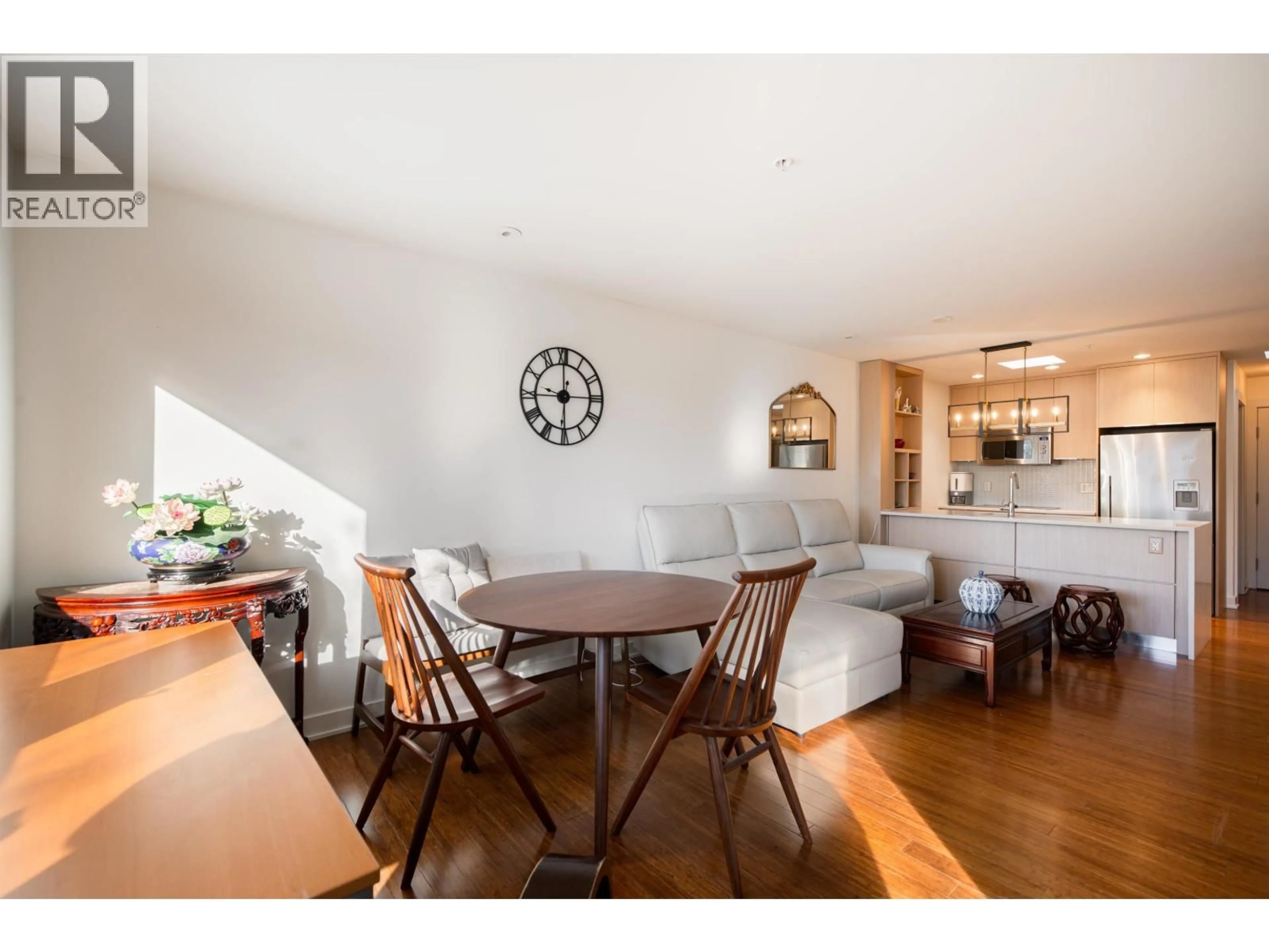 Dining room, wood/laminate floor for 403 - 2481 WATERLOO STREET, Vancouver British Columbia V6R3H4