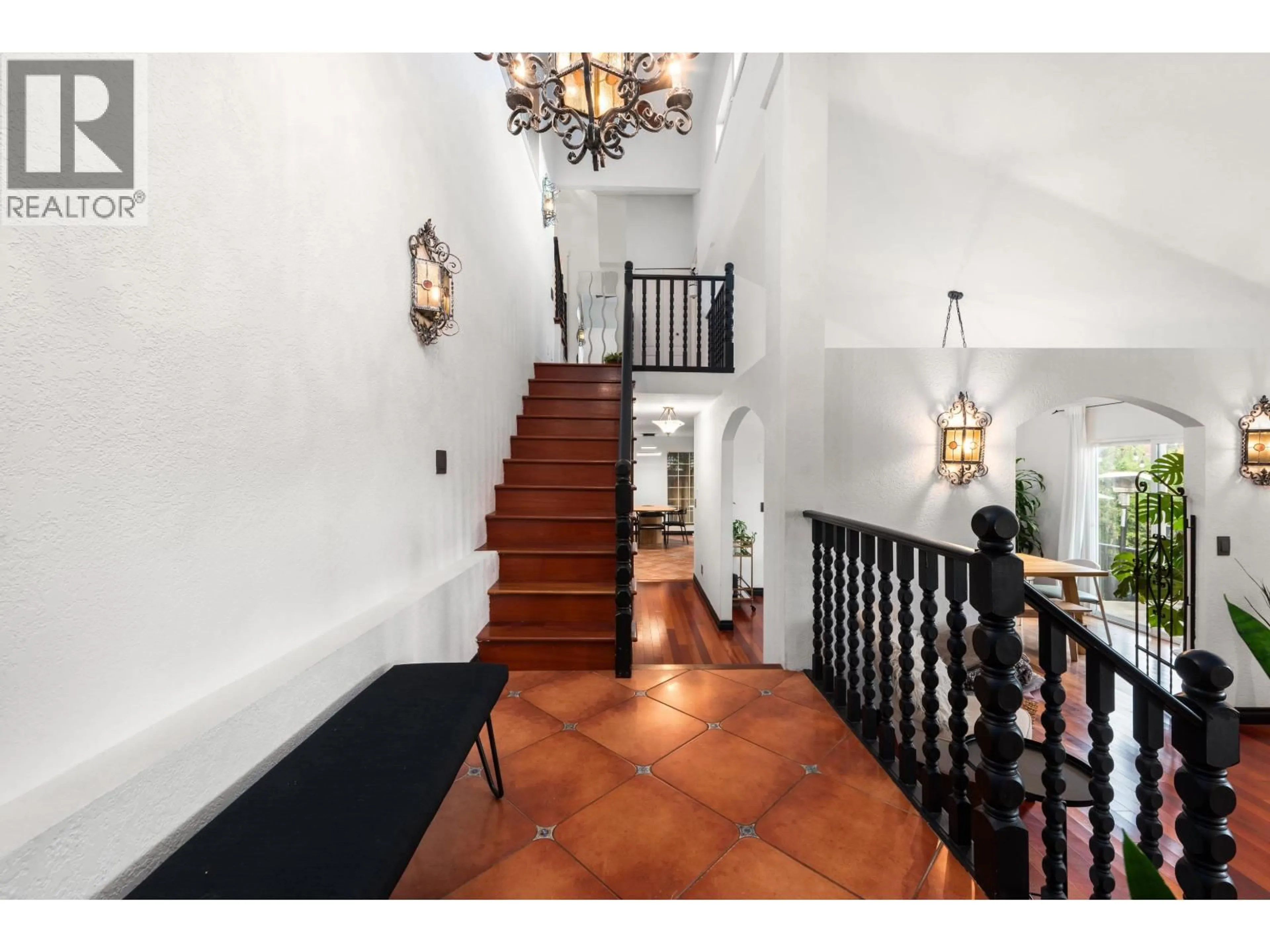 Indoor foyer for 1128 FRASERVIEW STREET, Port Coquitlam British Columbia V3C5H1