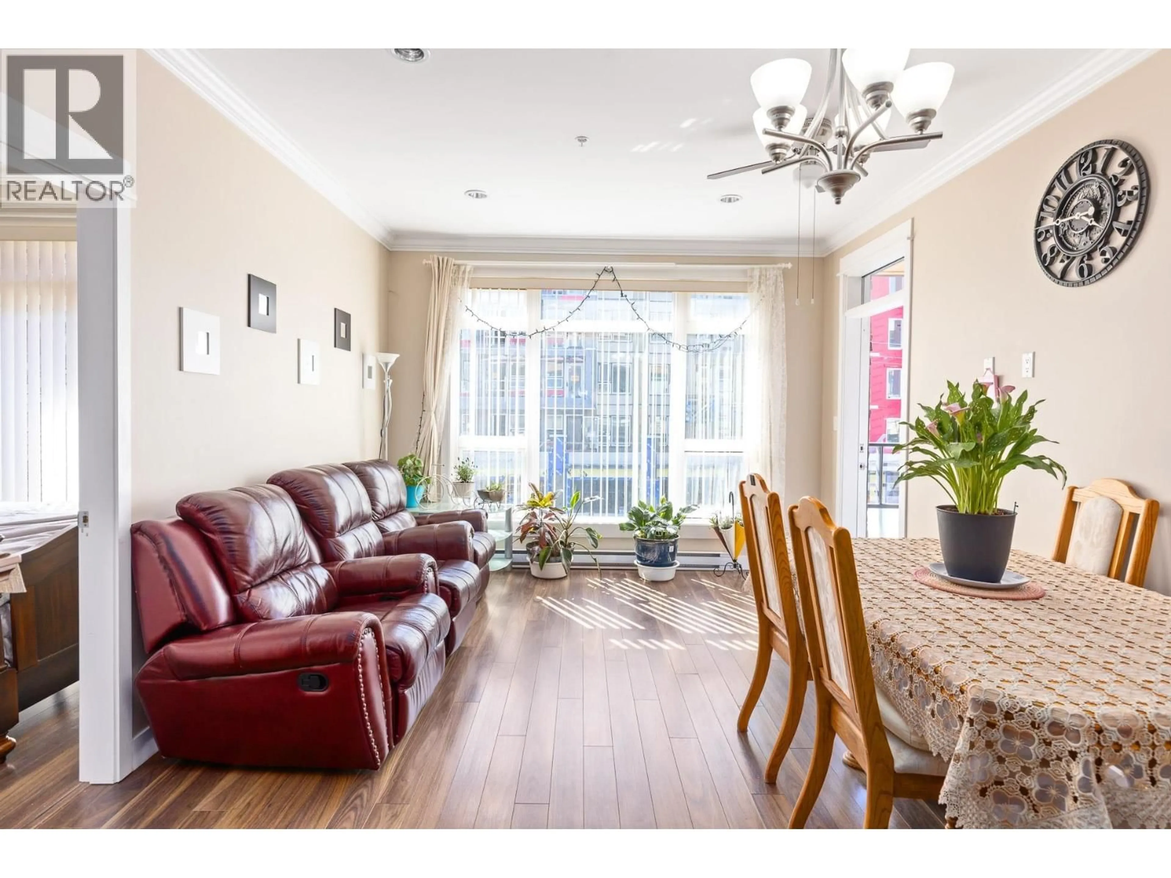 Living room with furniture, unknown for 219 - 6888 ROYAL OAK AVENUE, Burnaby British Columbia V5J4J2