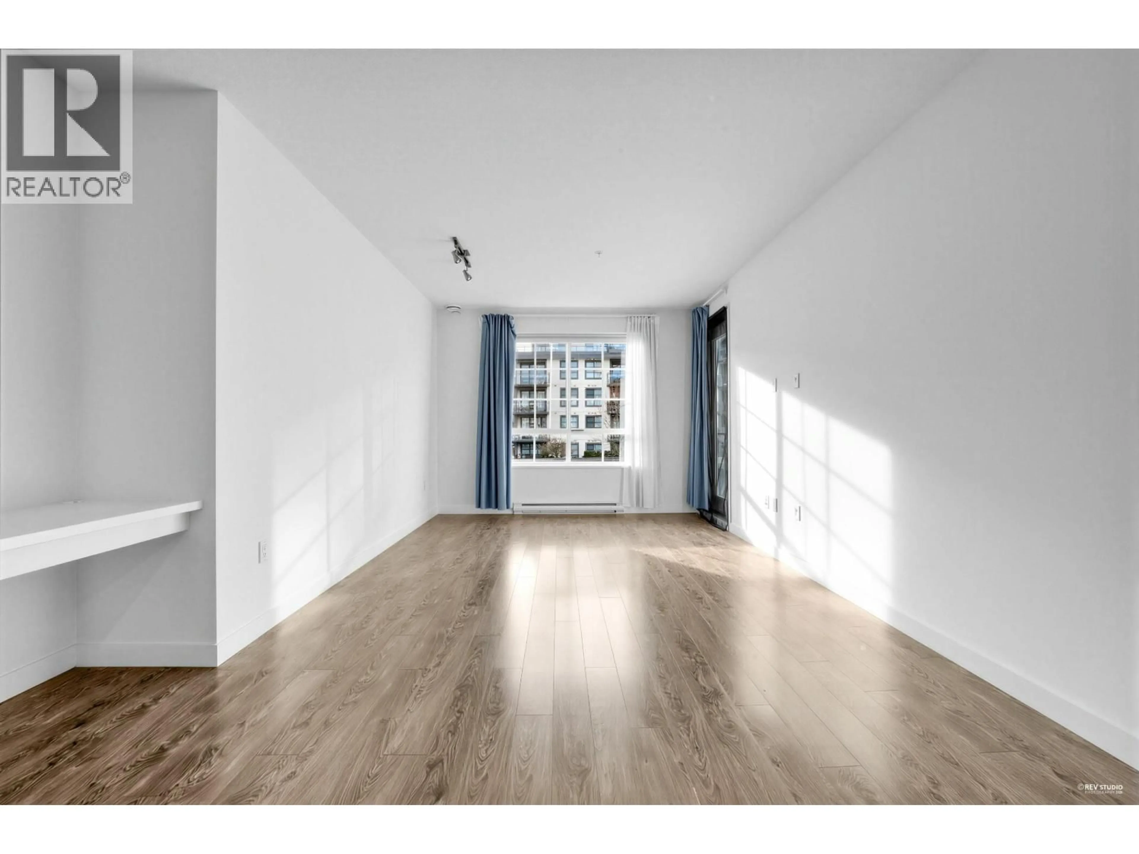 A pic of a room for 208 - 608 COMO LAKE AVENUE, Coquitlam British Columbia V3J0B2