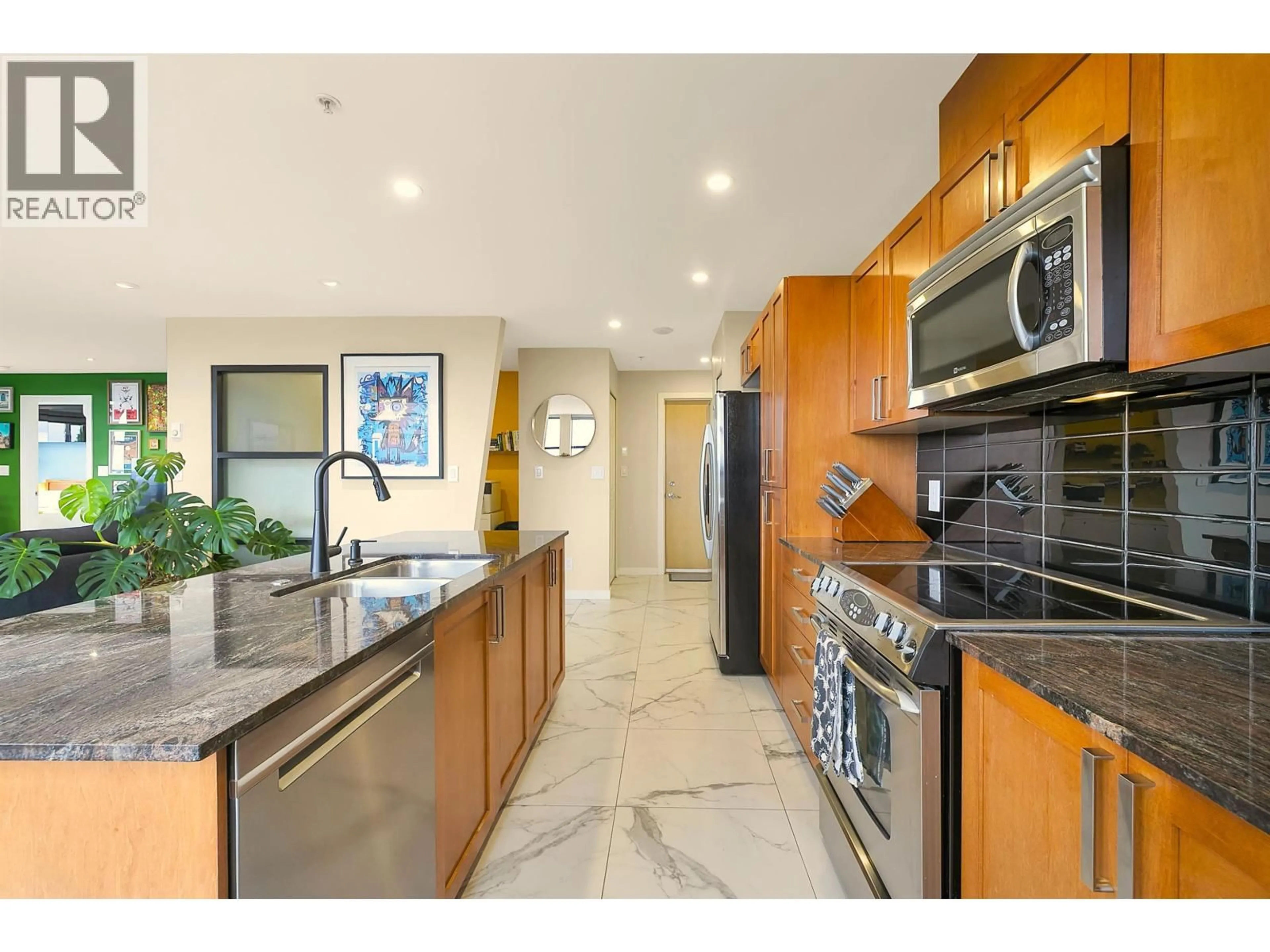 Unknown for 802 - 306 SIXTH STREET, New Westminster British Columbia V3L0C9