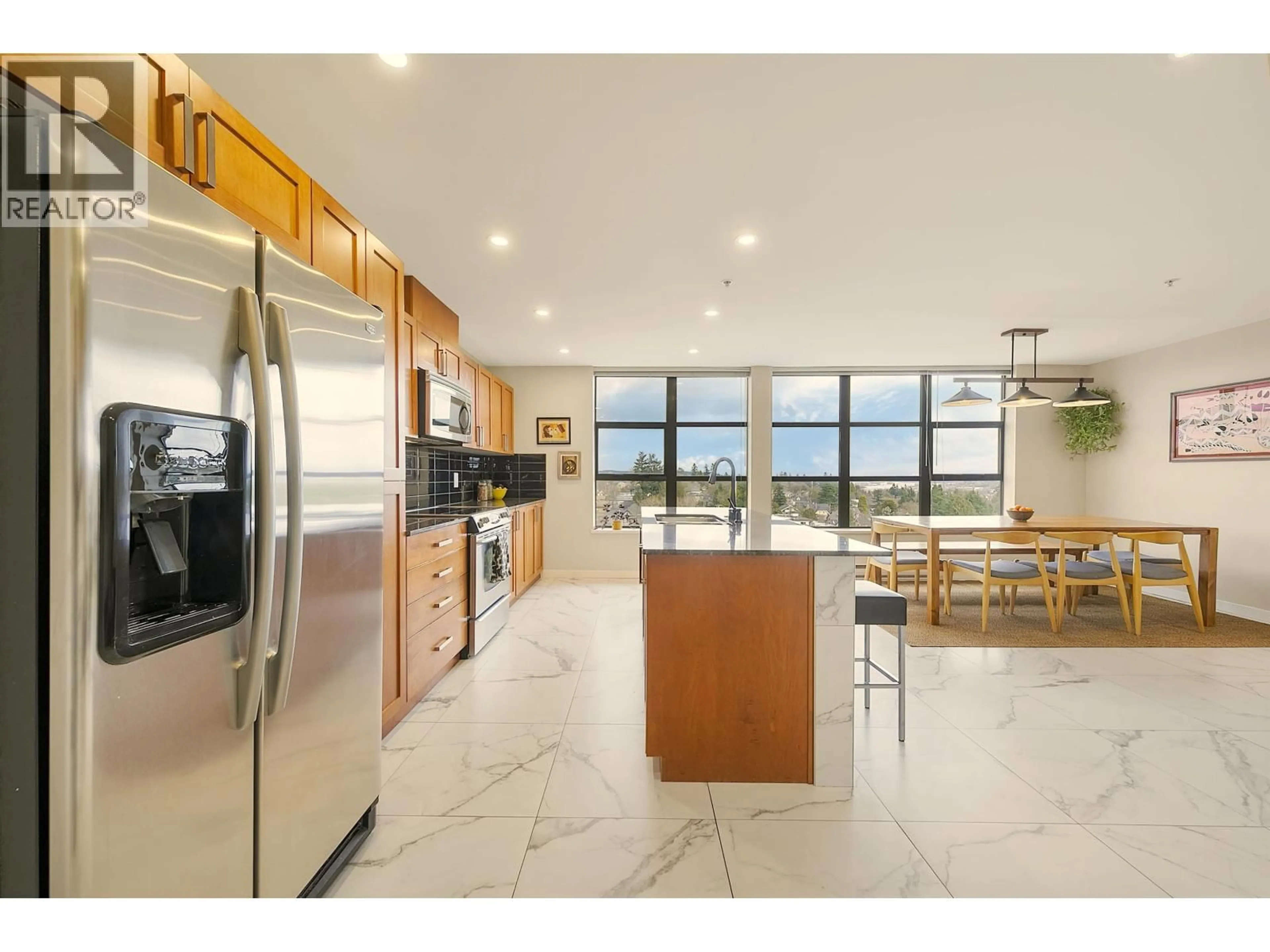 Open concept kitchen, ceramic/tile floor for 802 - 306 SIXTH STREET, New Westminster British Columbia V3L0C9