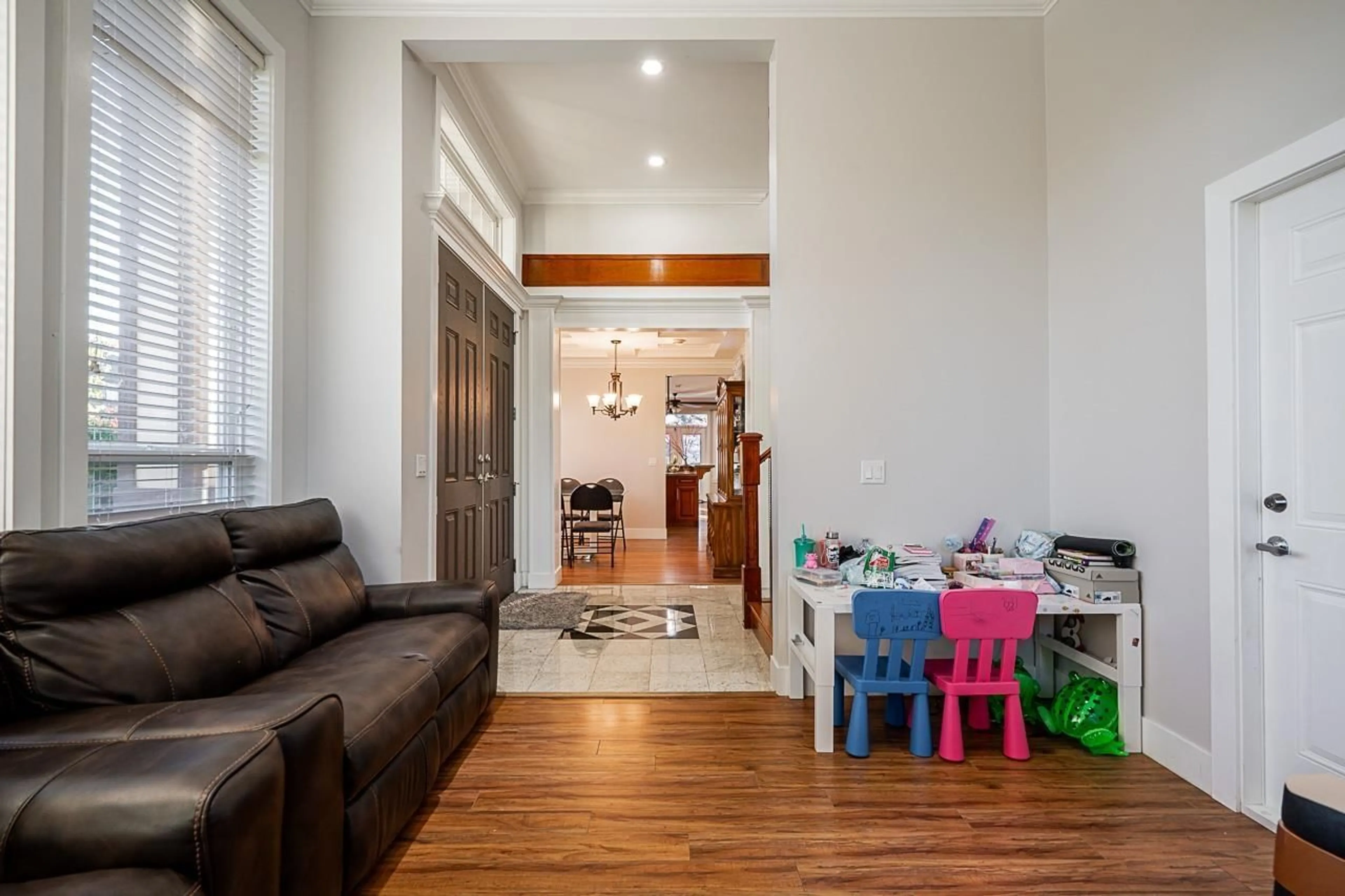 Indoor foyer for 15177 76 AVENUE, Surrey British Columbia V3S2H4