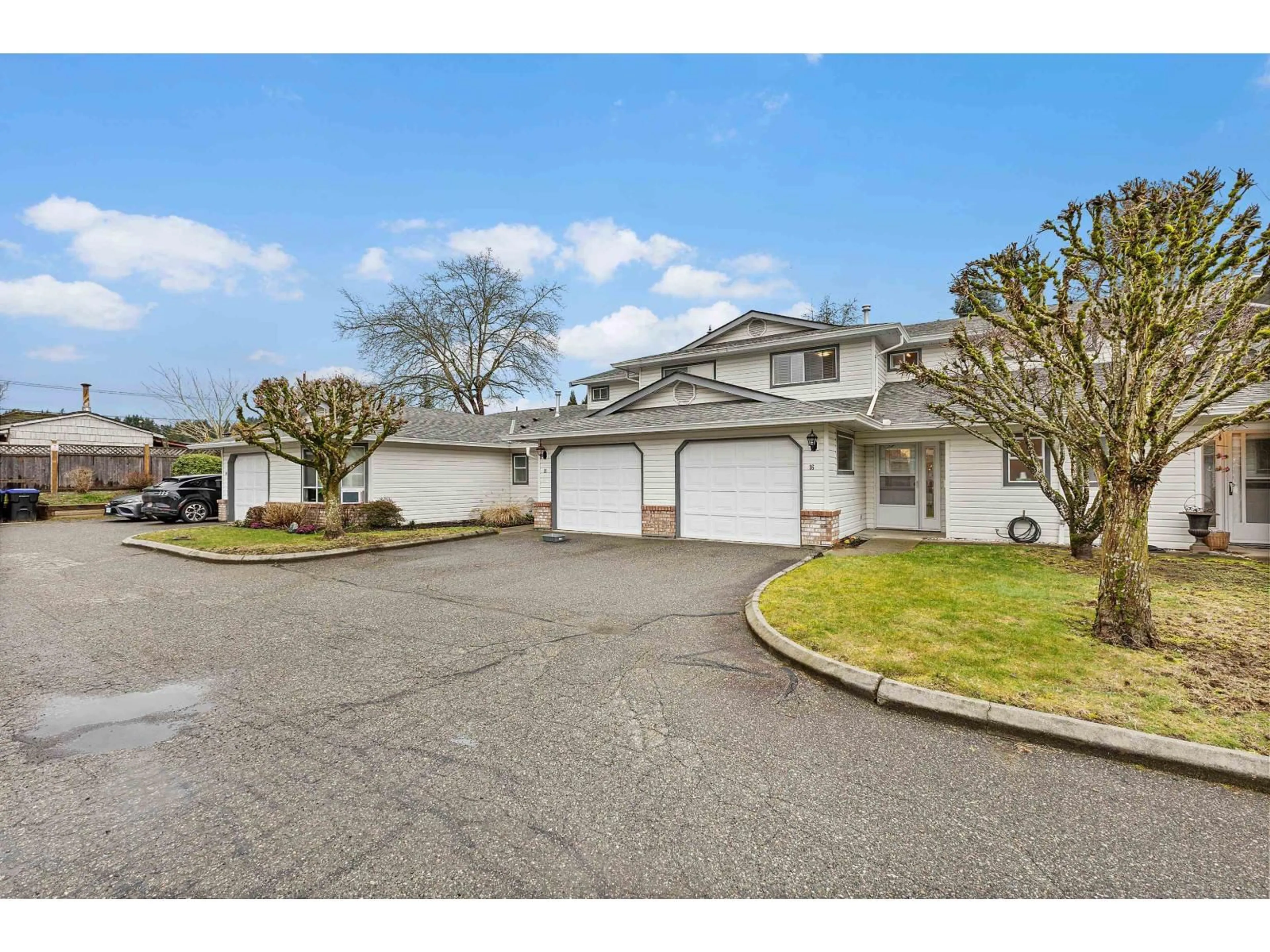 A pic from outside/outdoor area/front of a property/back of a property/a pic from drone, street for 16 - 32165 7 AVENUE, Mission British Columbia V2V2A9