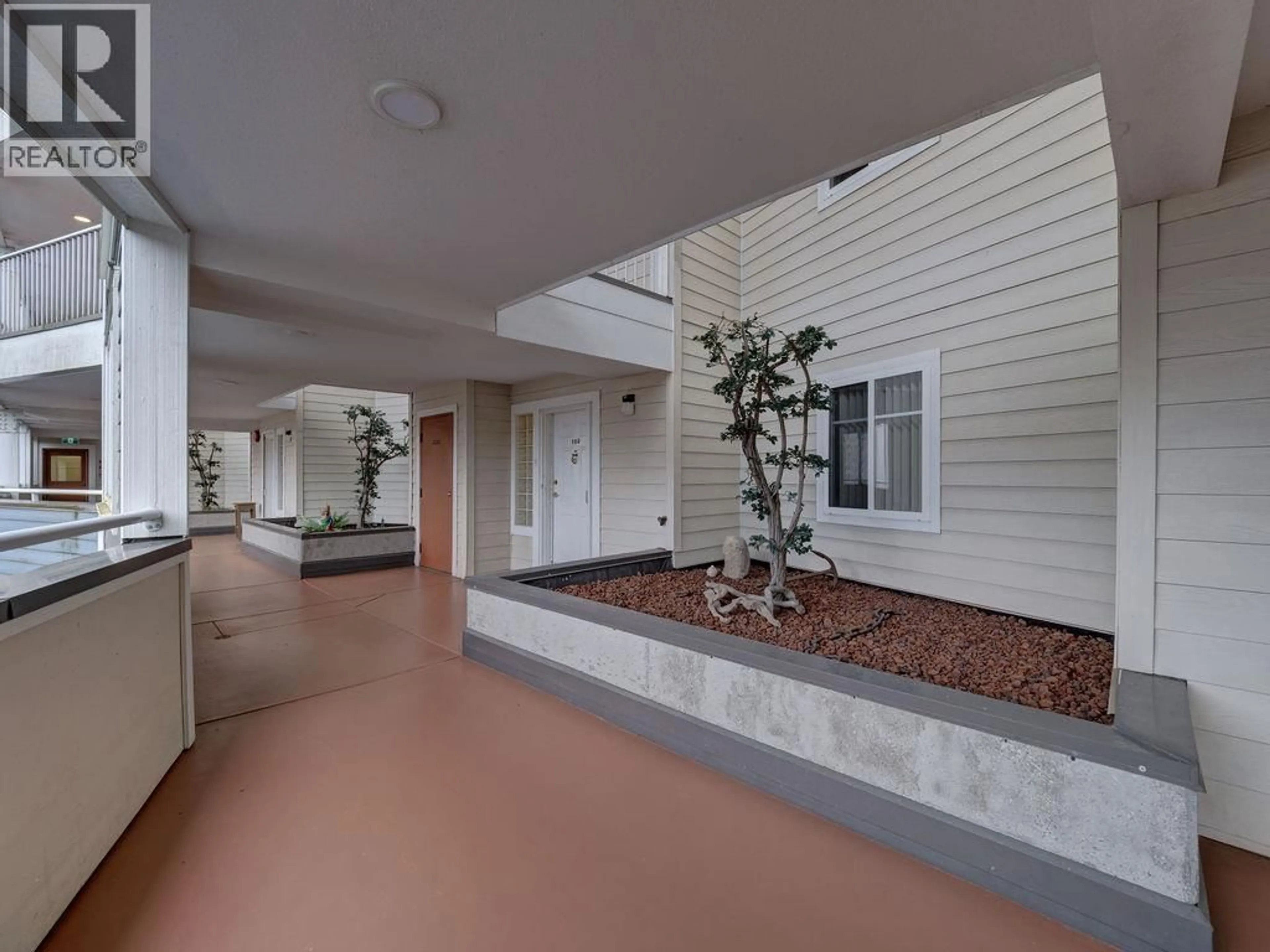 Indoor foyer for 103 - 5470 INLET AVENUE, Sechelt British Columbia V7Z0H4
