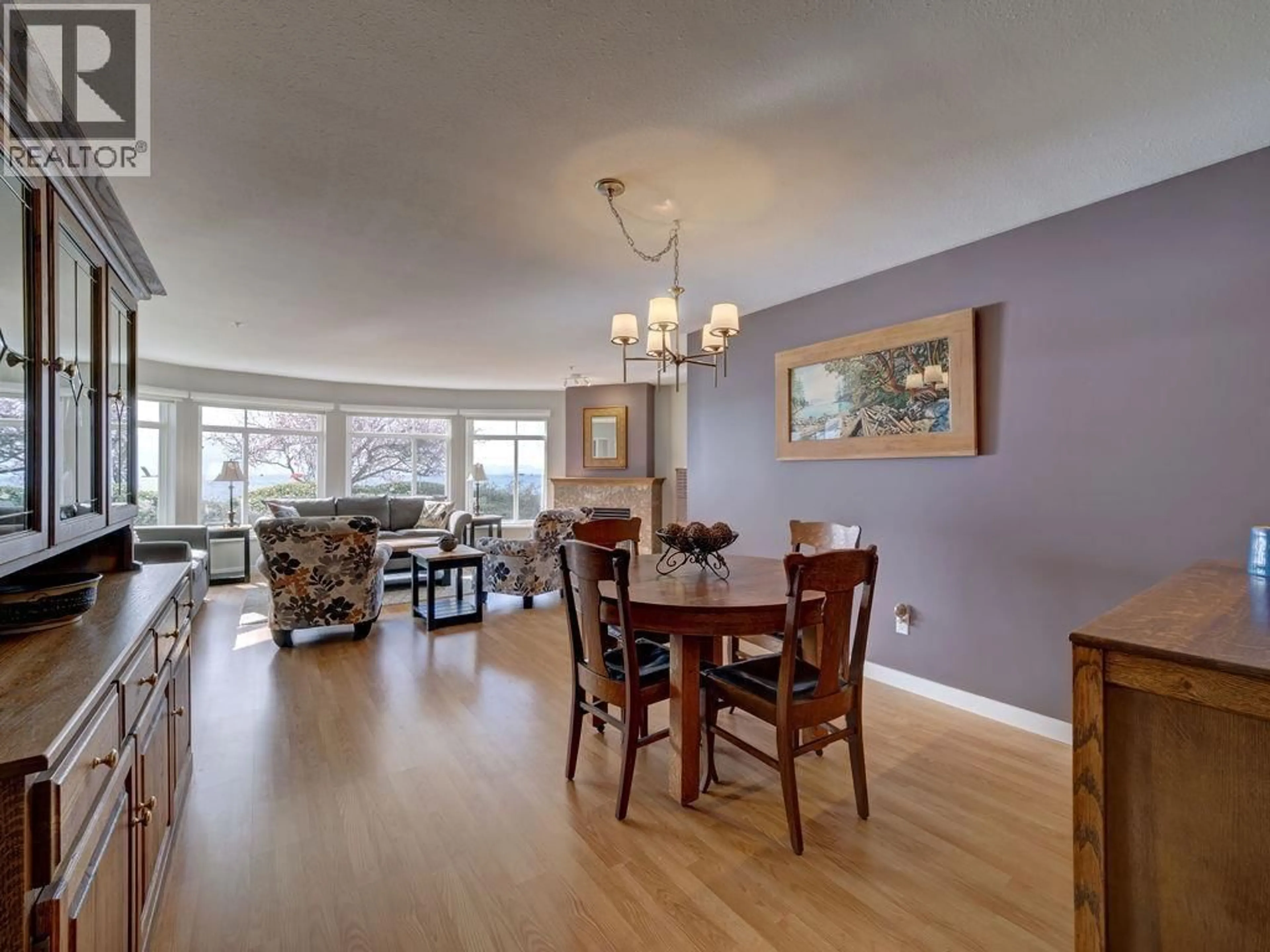 Dining room, wood/laminate floor for 103 - 5470 INLET AVENUE, Sechelt British Columbia V7Z0H4