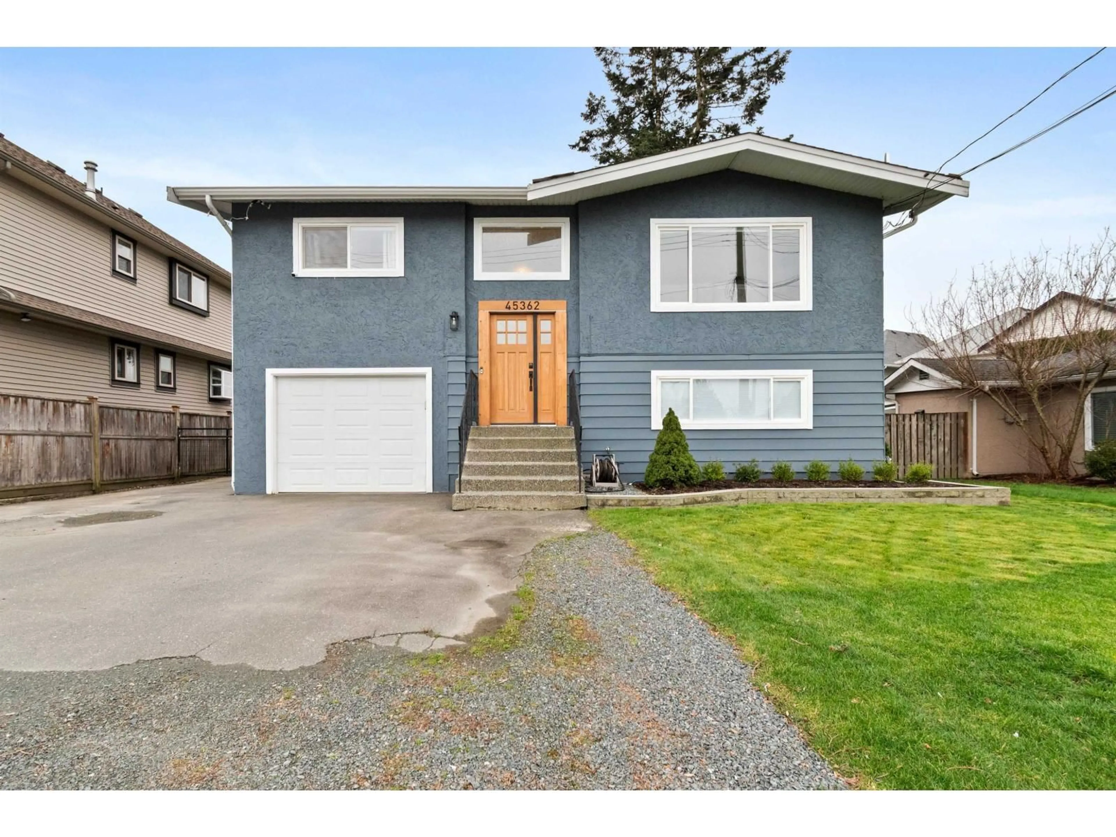 Home with vinyl exterior material, street for 45362 WELLS ROAD, Chilliwack British Columbia V2R1H3