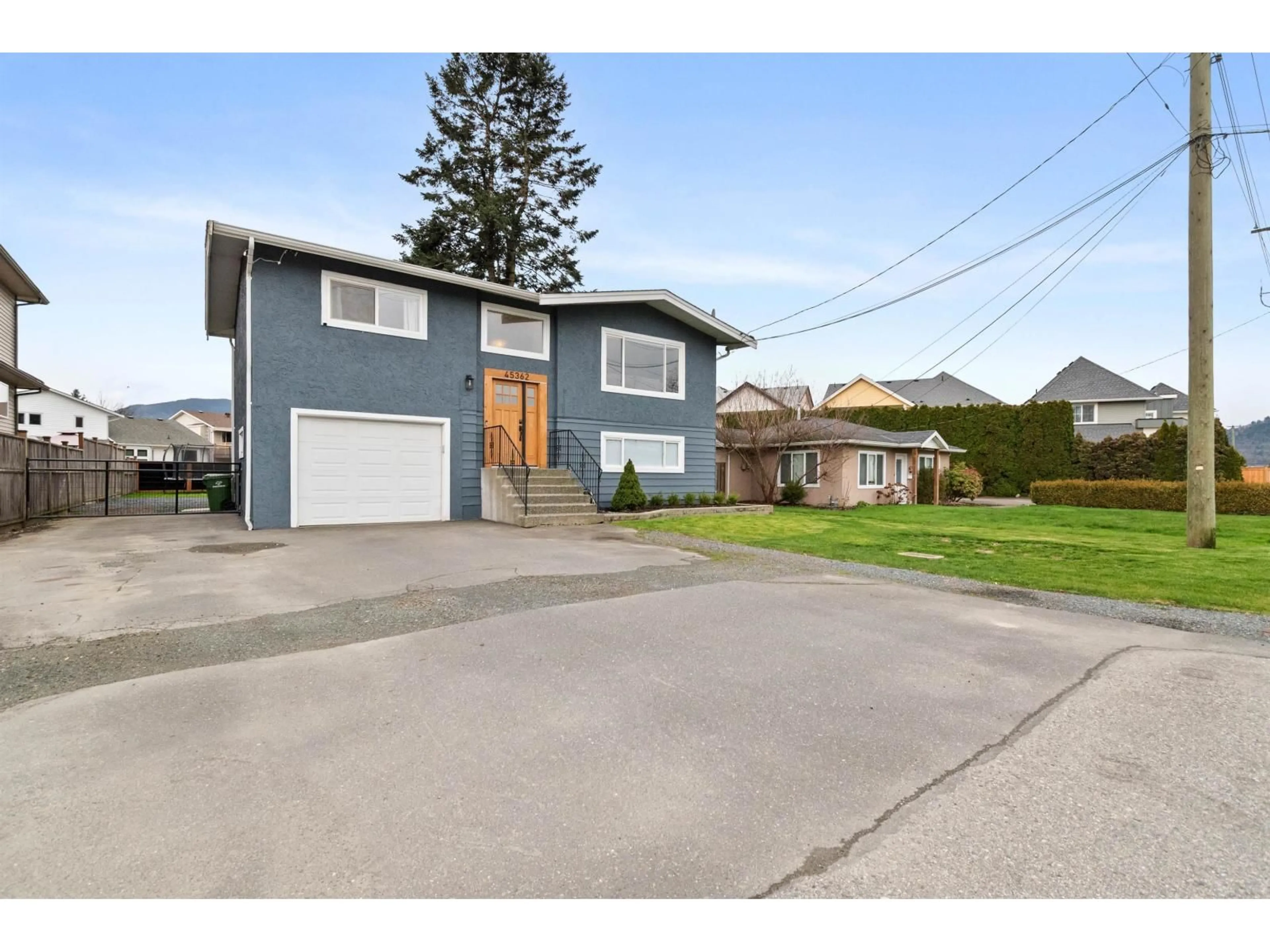 Home with vinyl exterior material, street for 45362 WELLS ROAD, Chilliwack British Columbia V2R1H3