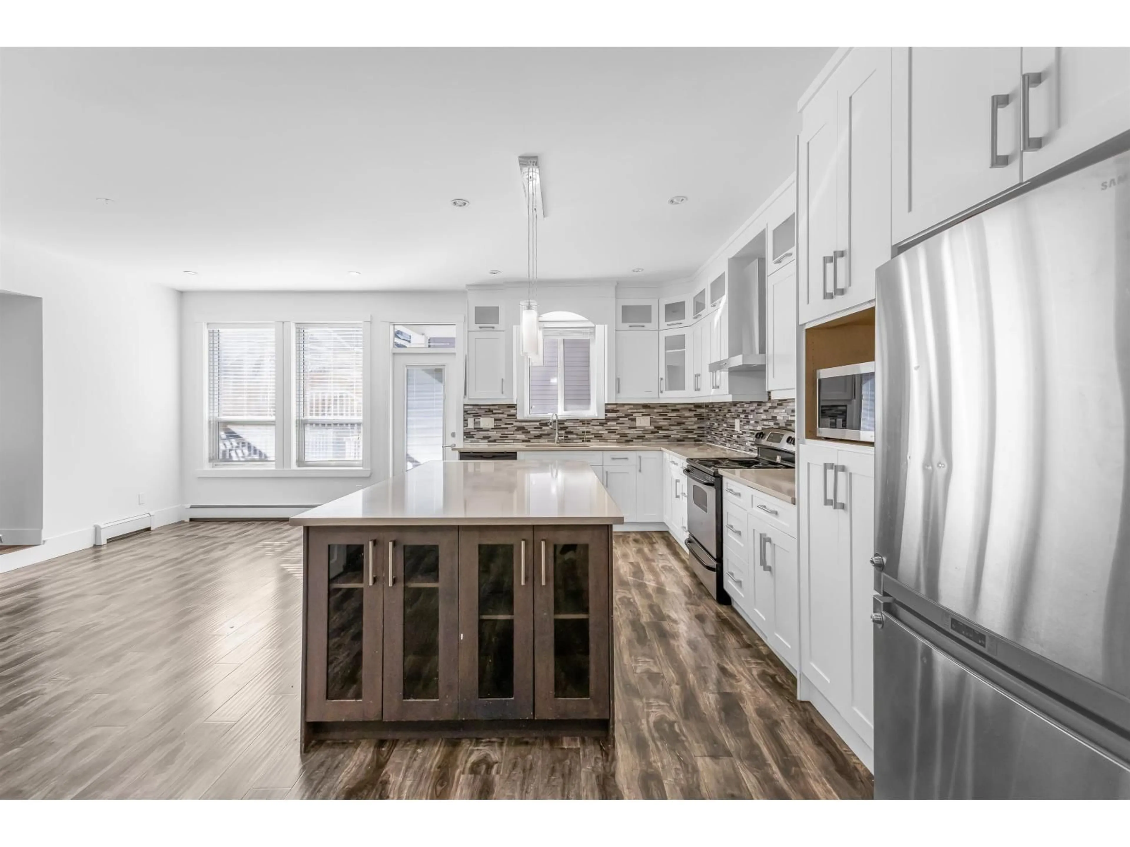 Open concept kitchen, wood/laminate floor for 6015 138A STREET, Surrey British Columbia V3X1E7