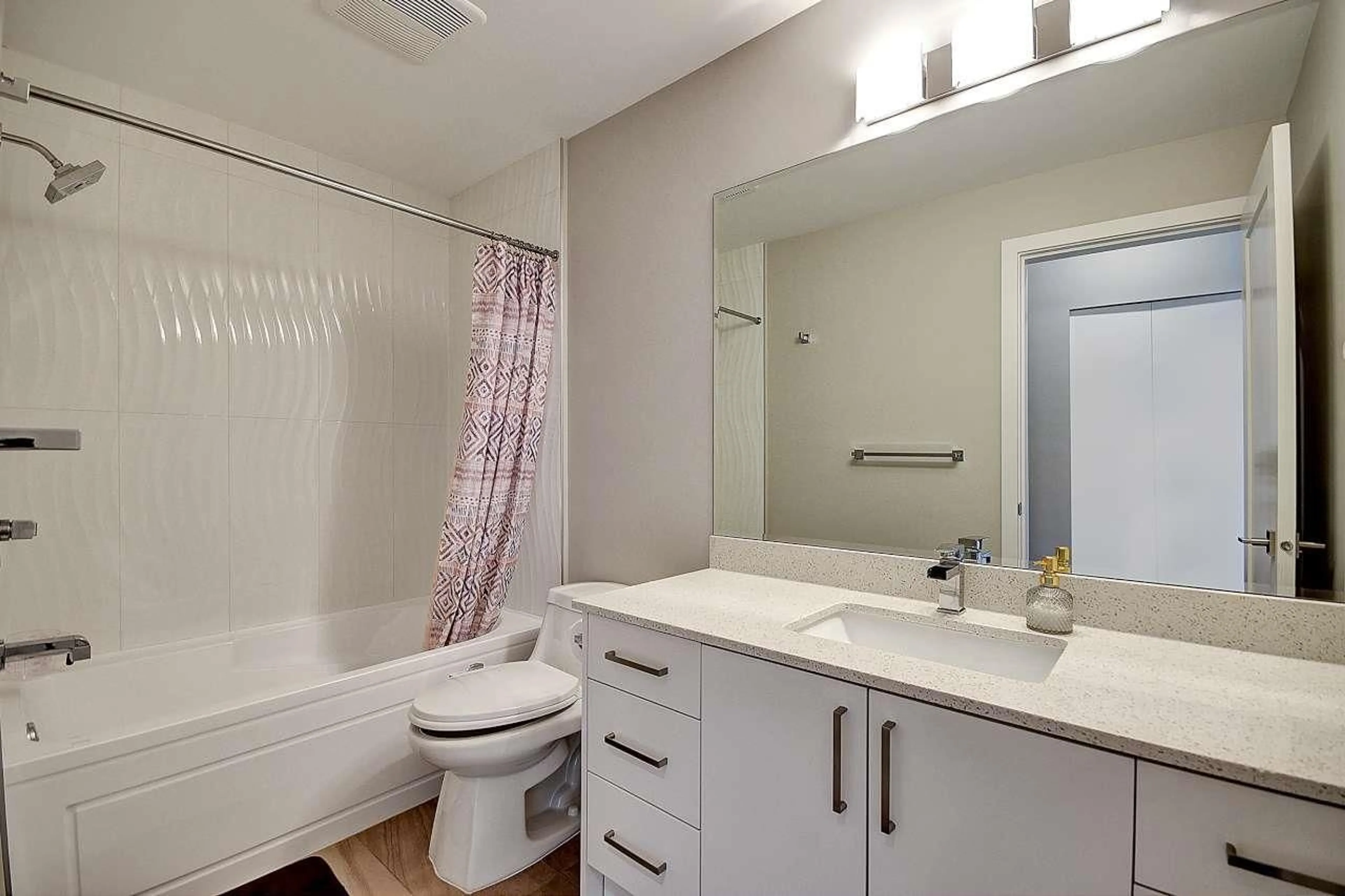 Standard bathroom, unknown for 404 - 9015 120 STREET, Delta British Columbia V4C0E3