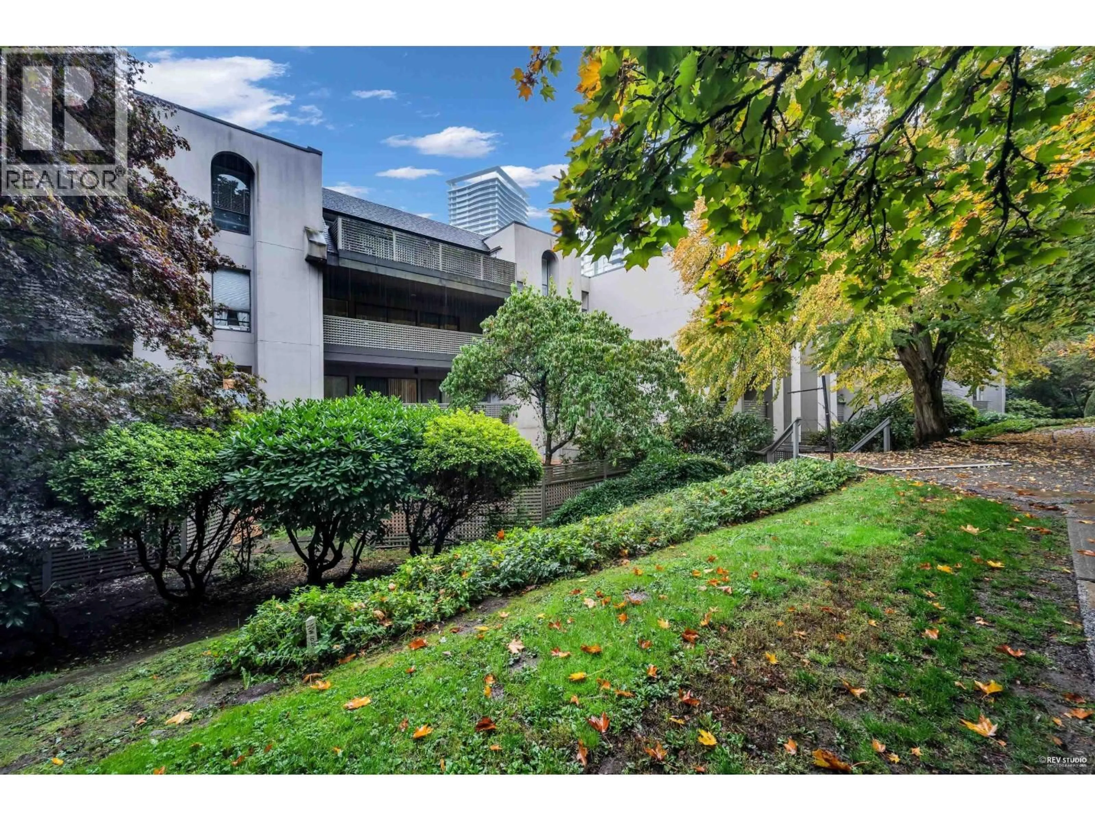 Unknown for 208 - 1955 WOODWAY PLACE, Burnaby British Columbia V5B4S5