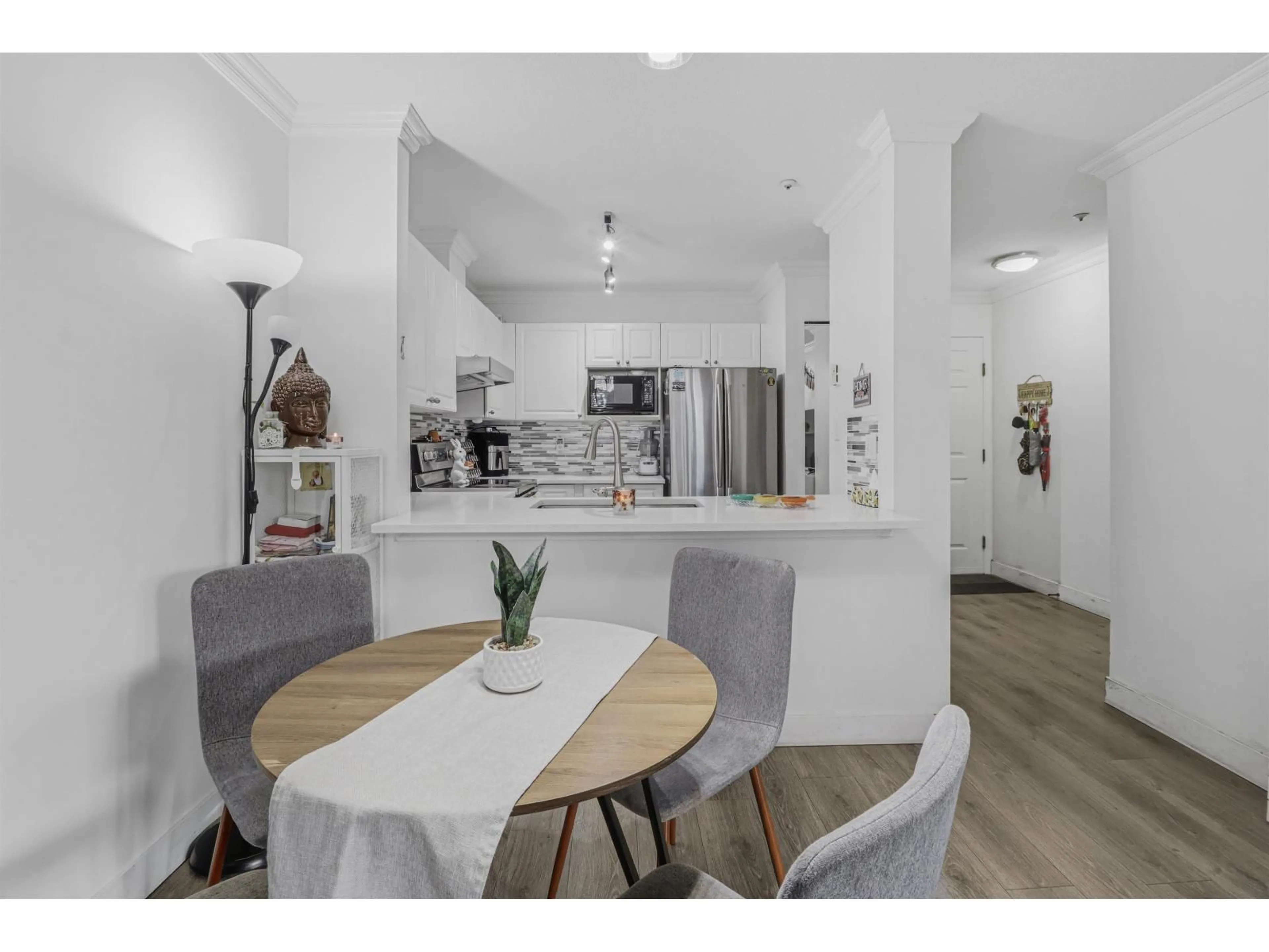 Open concept kitchen, unknown for 411 - 13733 74 AVENUE, Surrey British Columbia V3W1B8